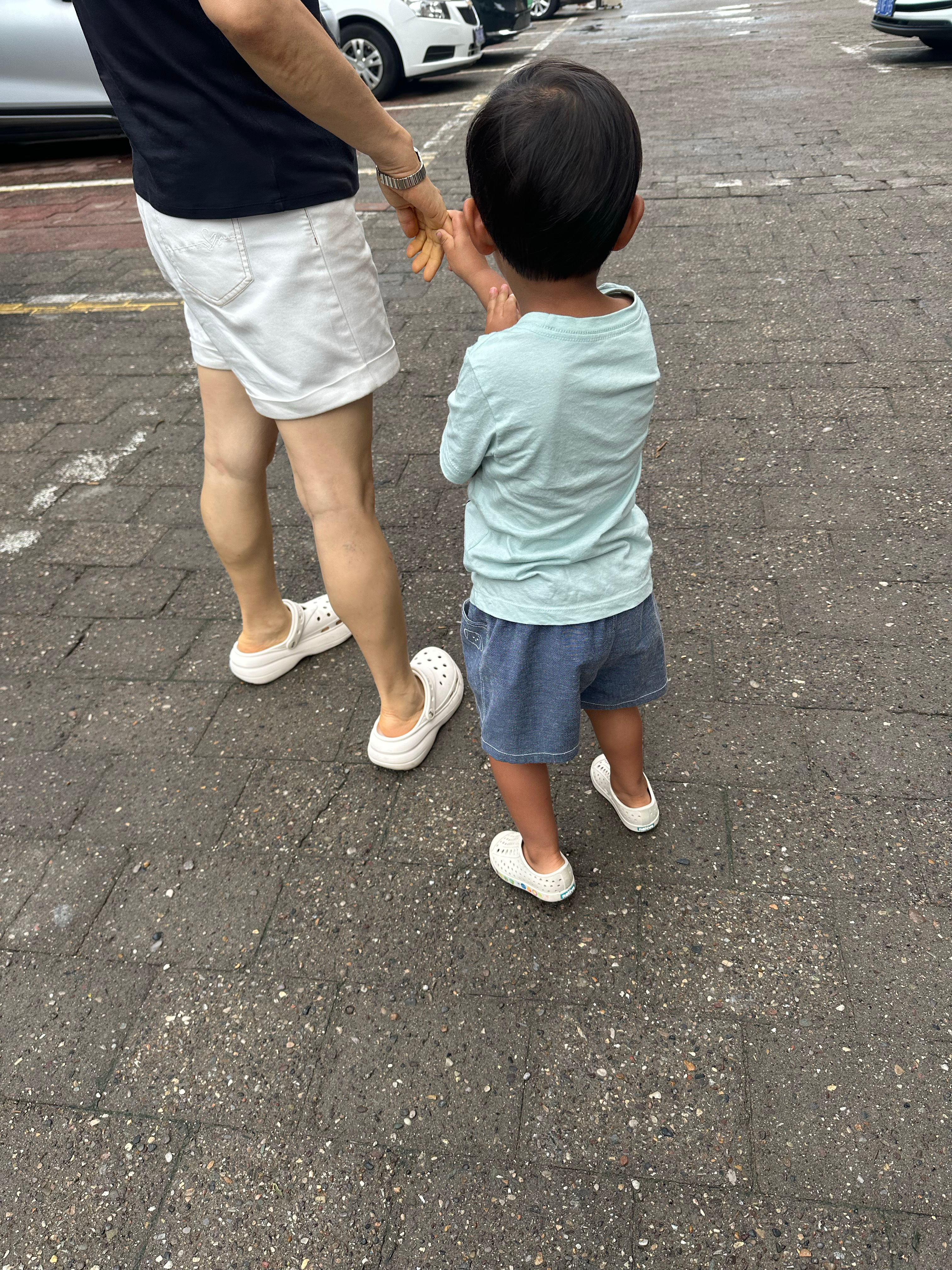 黑度应该跟阿根廷队差不多，还没到佛得角。 
