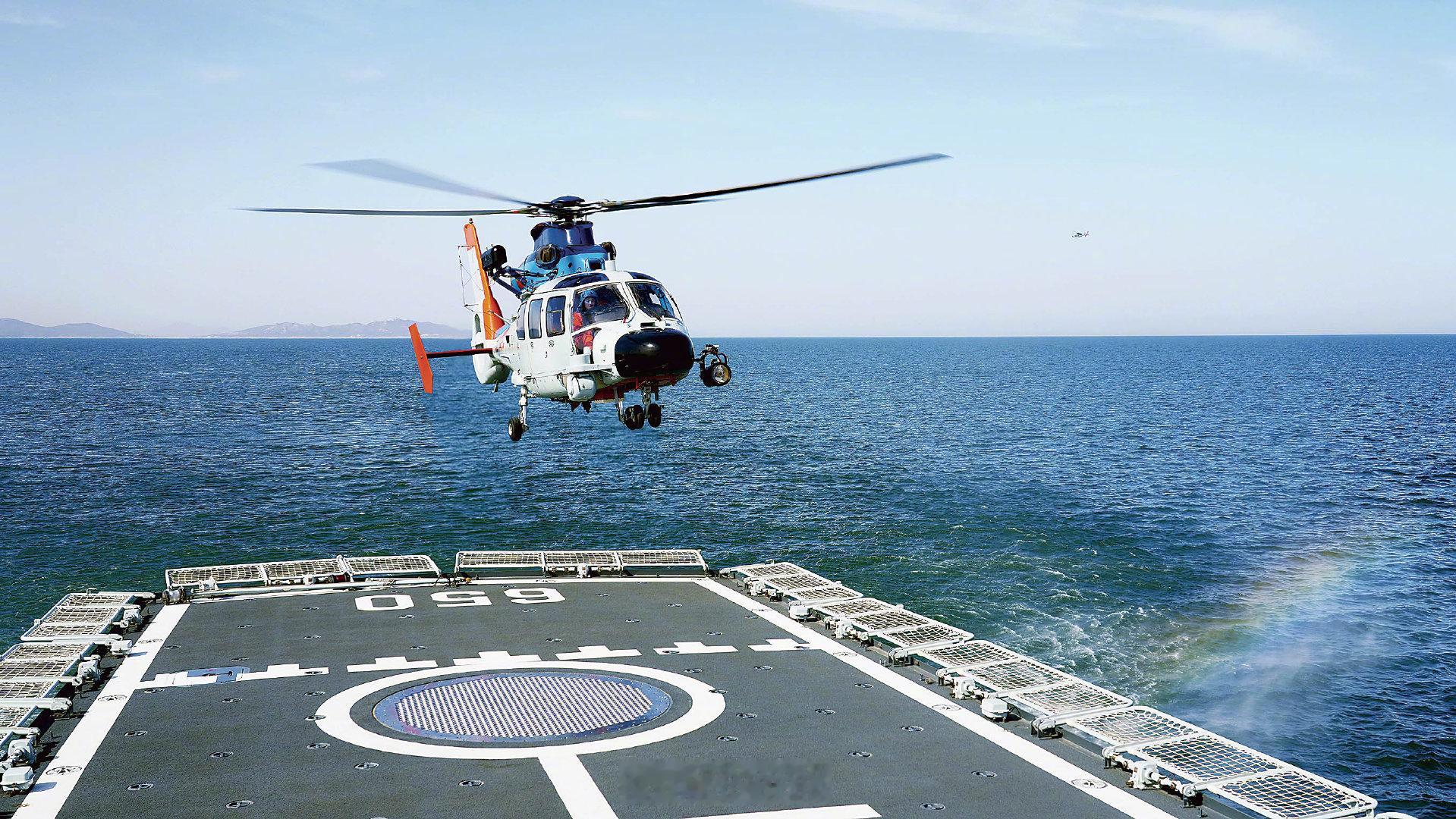 辽宁舰配属的Z-9S搜救直升机在056A上着舰 