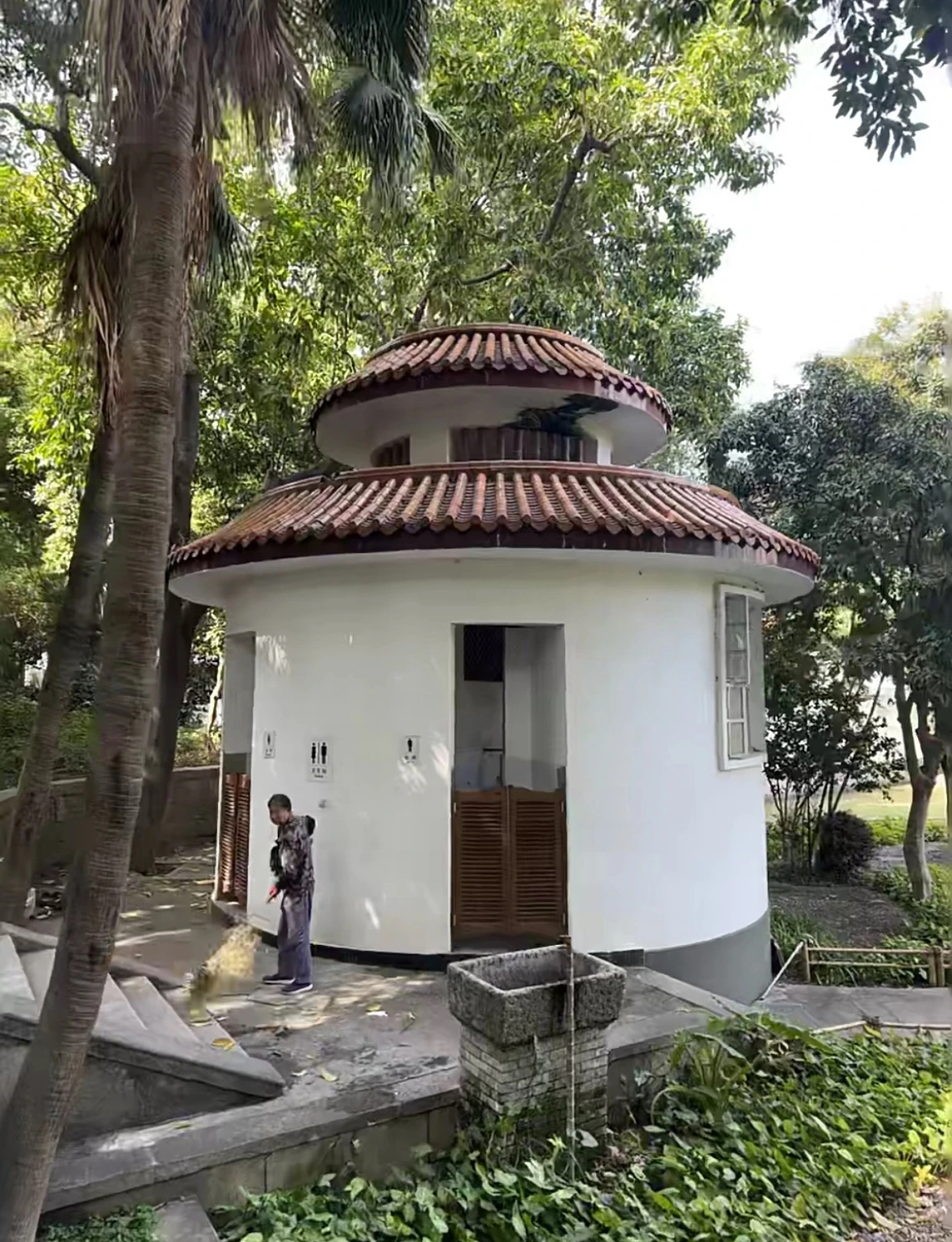 为什么寺庙里的卫生间是圆形的？ ​​​