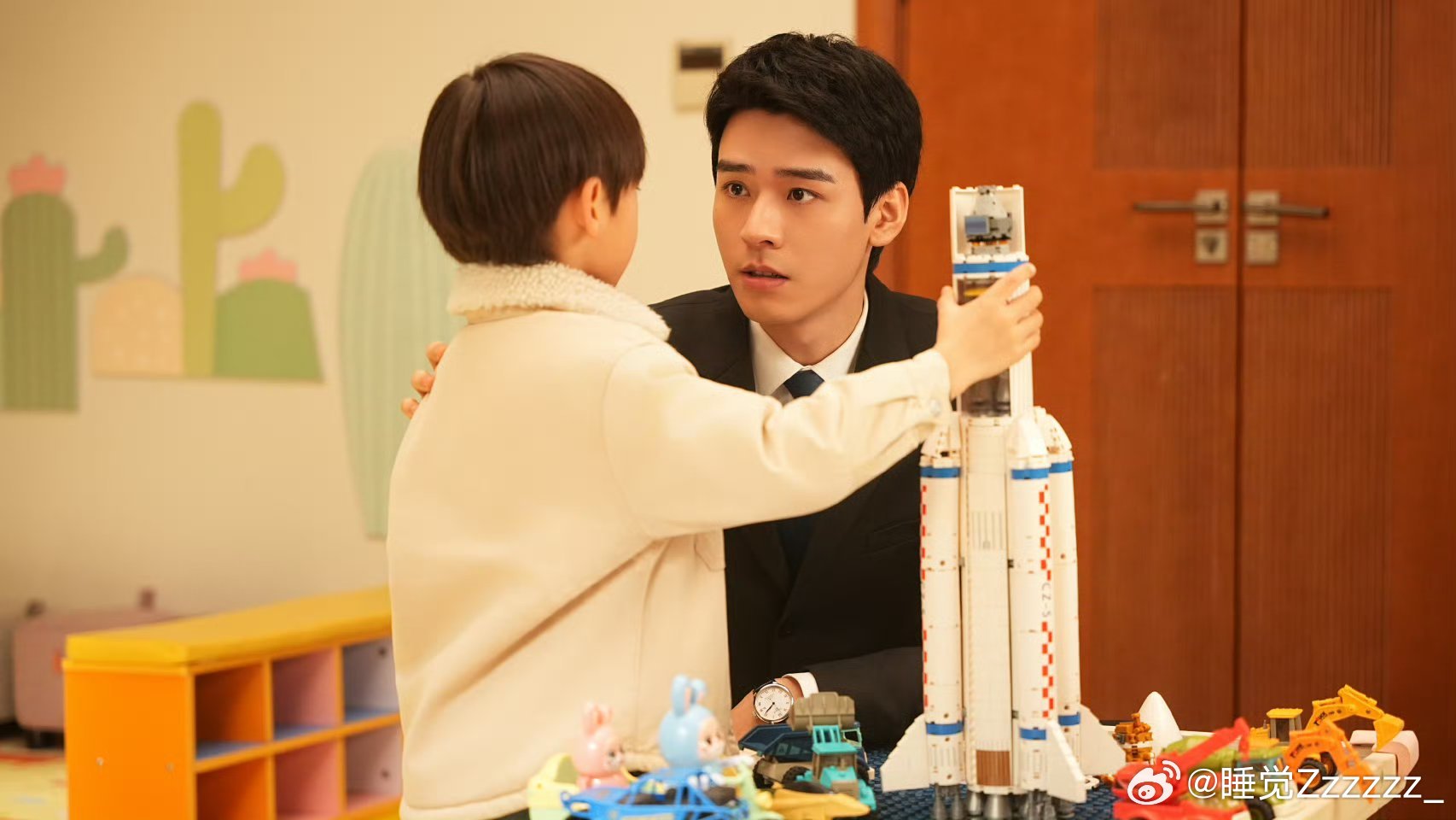 龚俊回应沈谢秩被停职沈谢秩被构陷停职，想上班却没资格，剧情跌宕起伏，观众都在等一