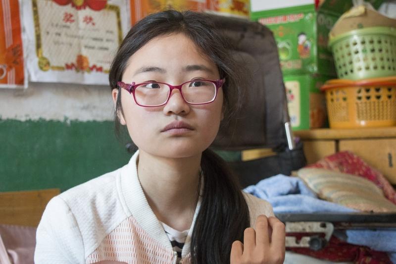 13岁女孩冰窟救人默默离开，懂事隐瞒真相，善良勇敢得让人心疼！为女孩的见义勇为点