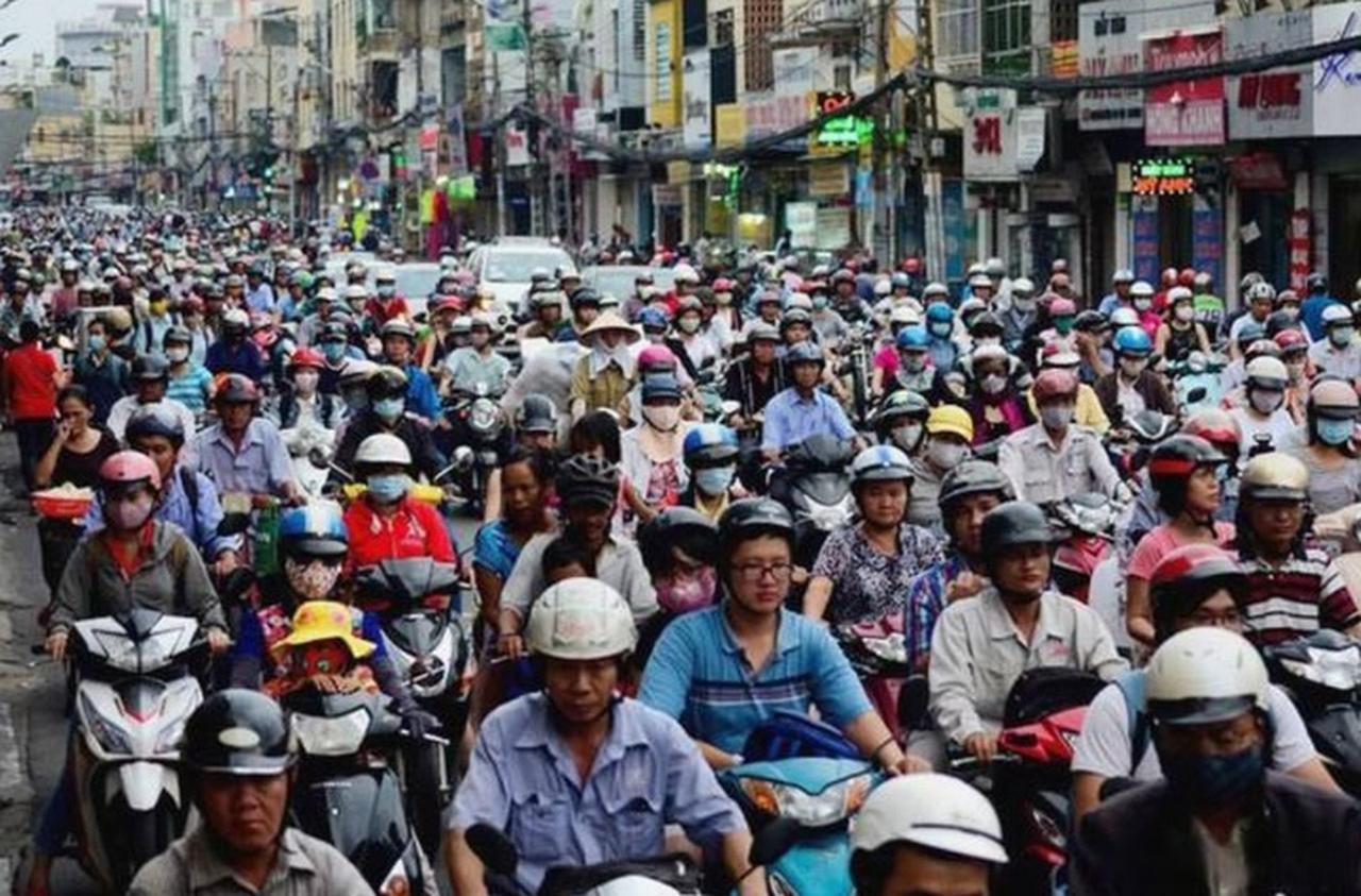 越南再现“分裂危机”！因为离中国太近，每年15万人“跑路”？

说白了，越南眼下