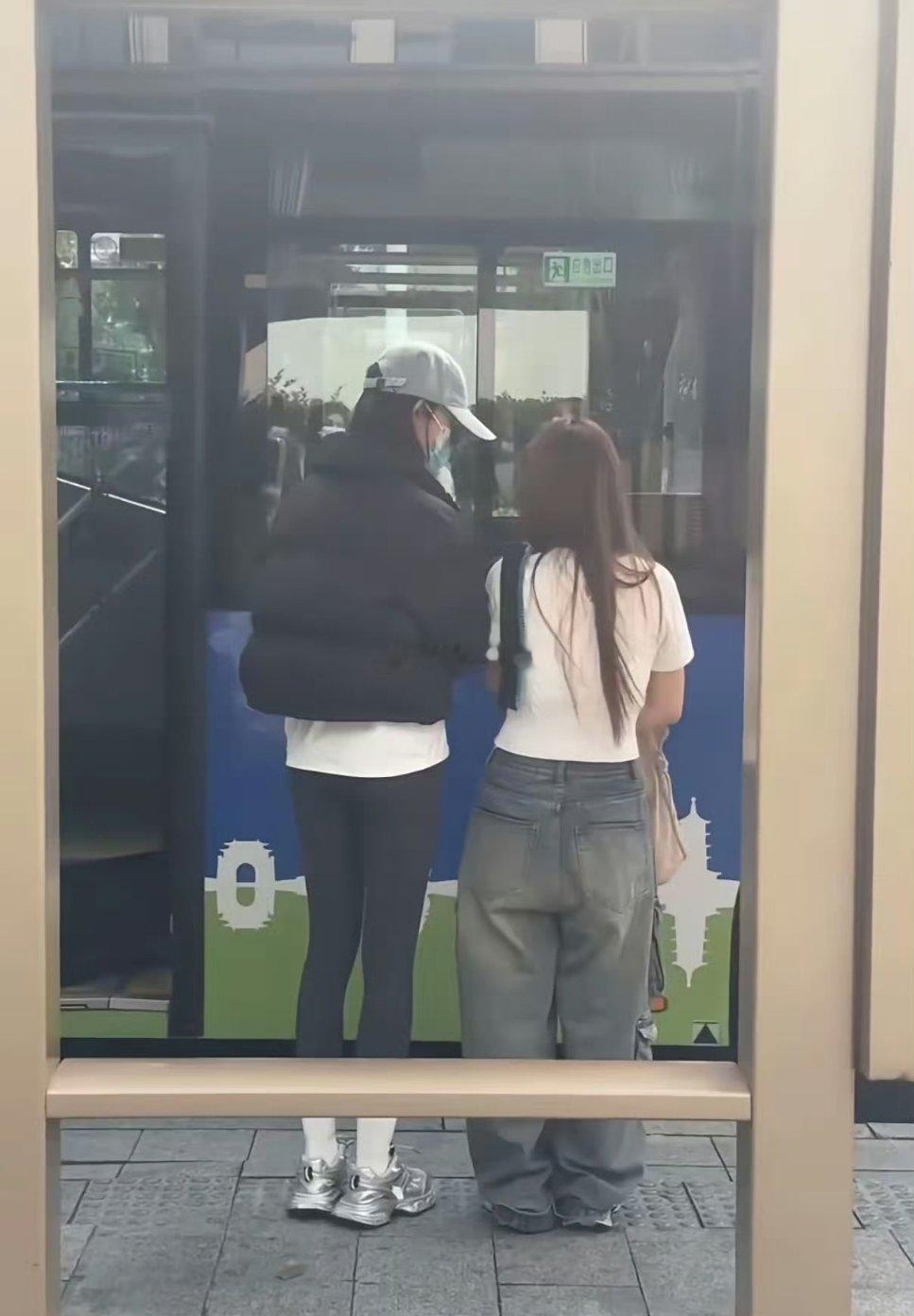 到底是紧身裤好看，还是阔腿裤好看？ 
