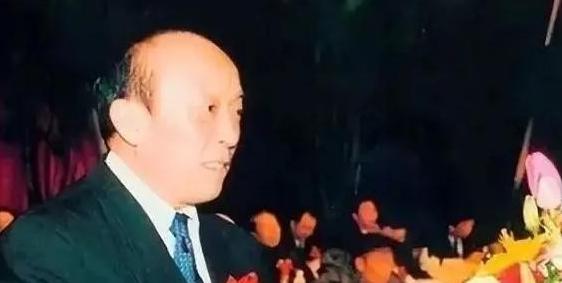 1996年，四川省委书记谢世杰，四川省省长宋宝瑞曾经提出一个方案，就是在原重庆区