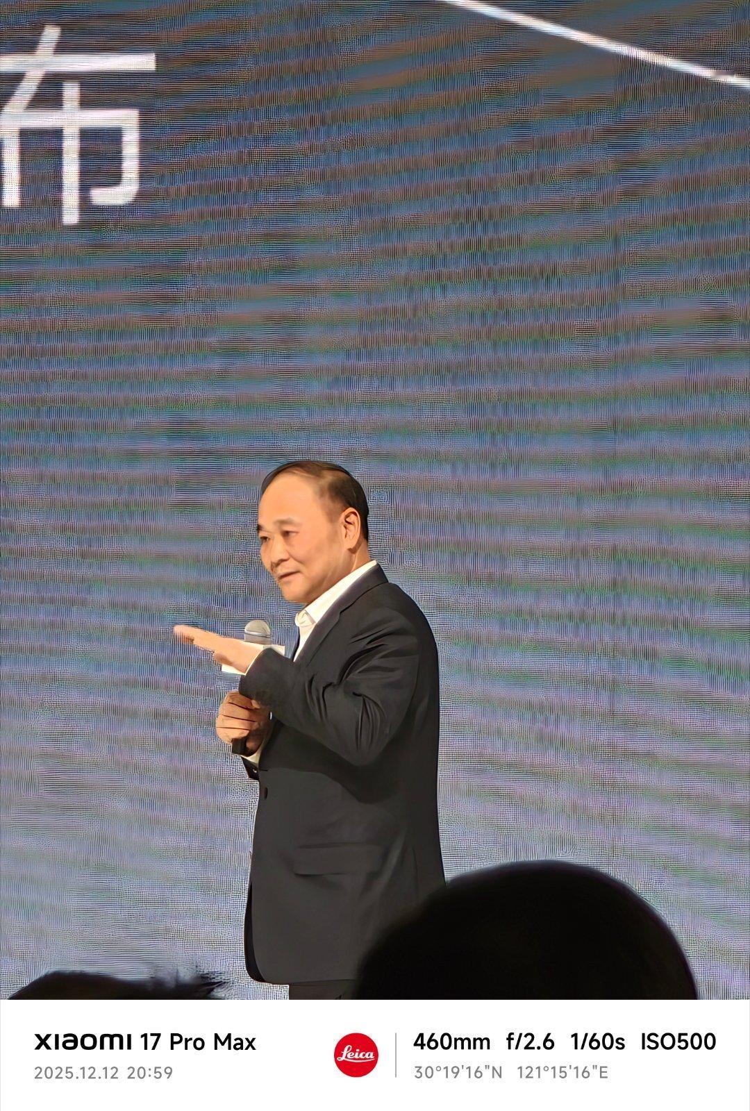 吉利的活动能见到李书福的次数不多，上台的更是第一次。上一次见到李书福在活动现场，