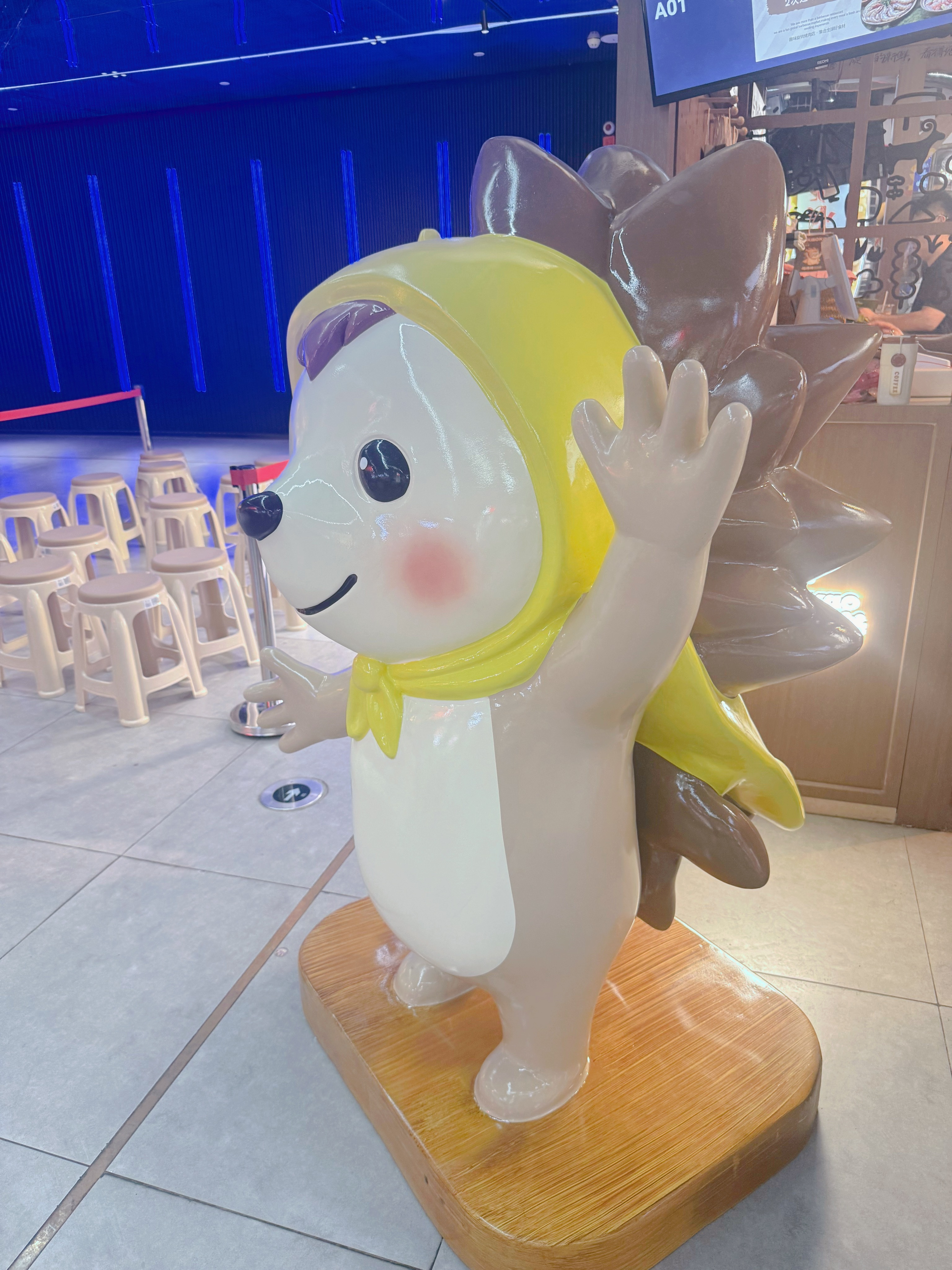 吃饱了再去逛小吃街果然什么也不会再买了