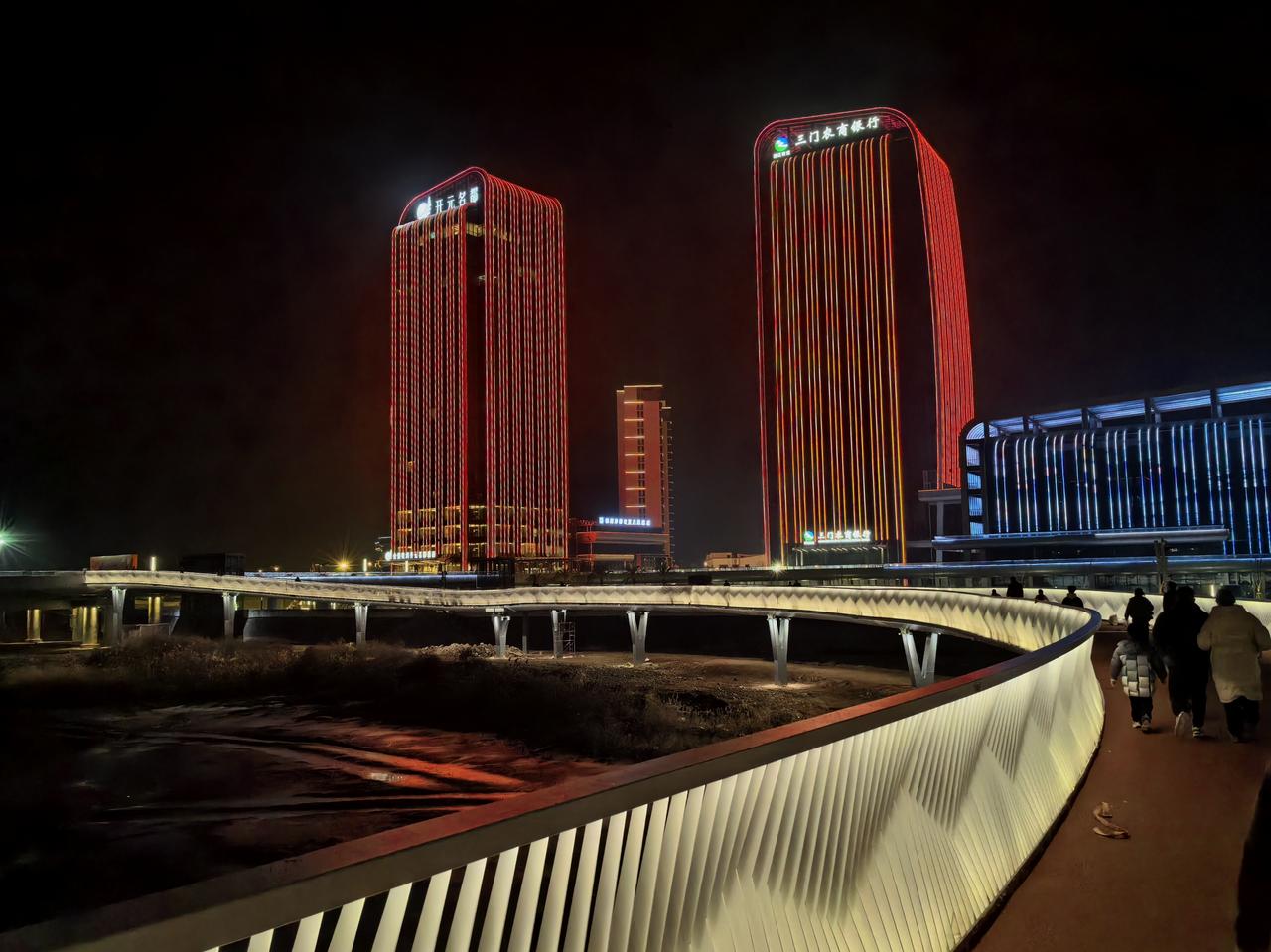 【热评】婚宴的质量纠纷怎么办
新娘称4000元一桌婚宴被亲友吐槽难吃

今日，有