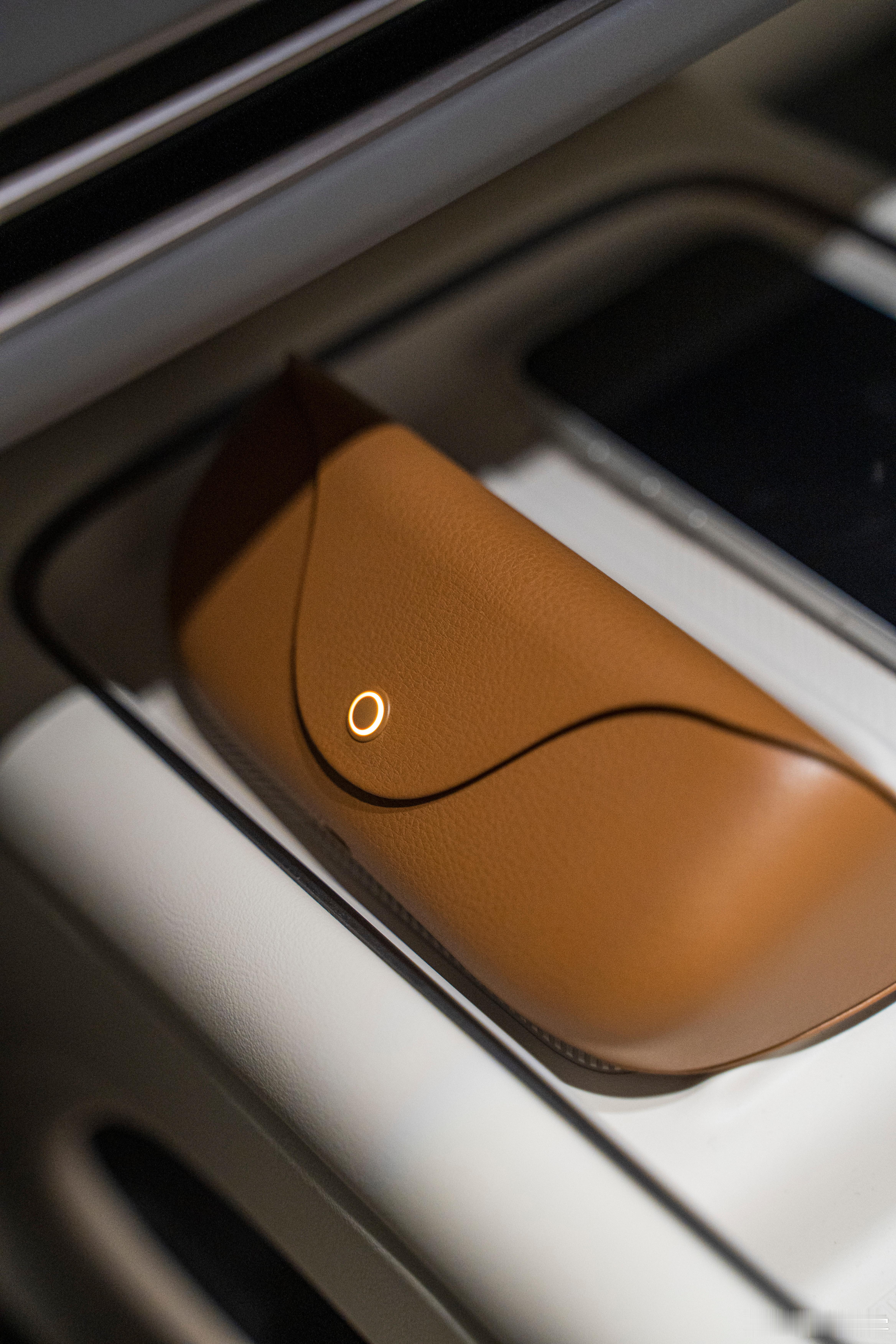 理想AI眼镜Livis用了一个多月，我到手的应该比大部分用户都早，算是提前体验的