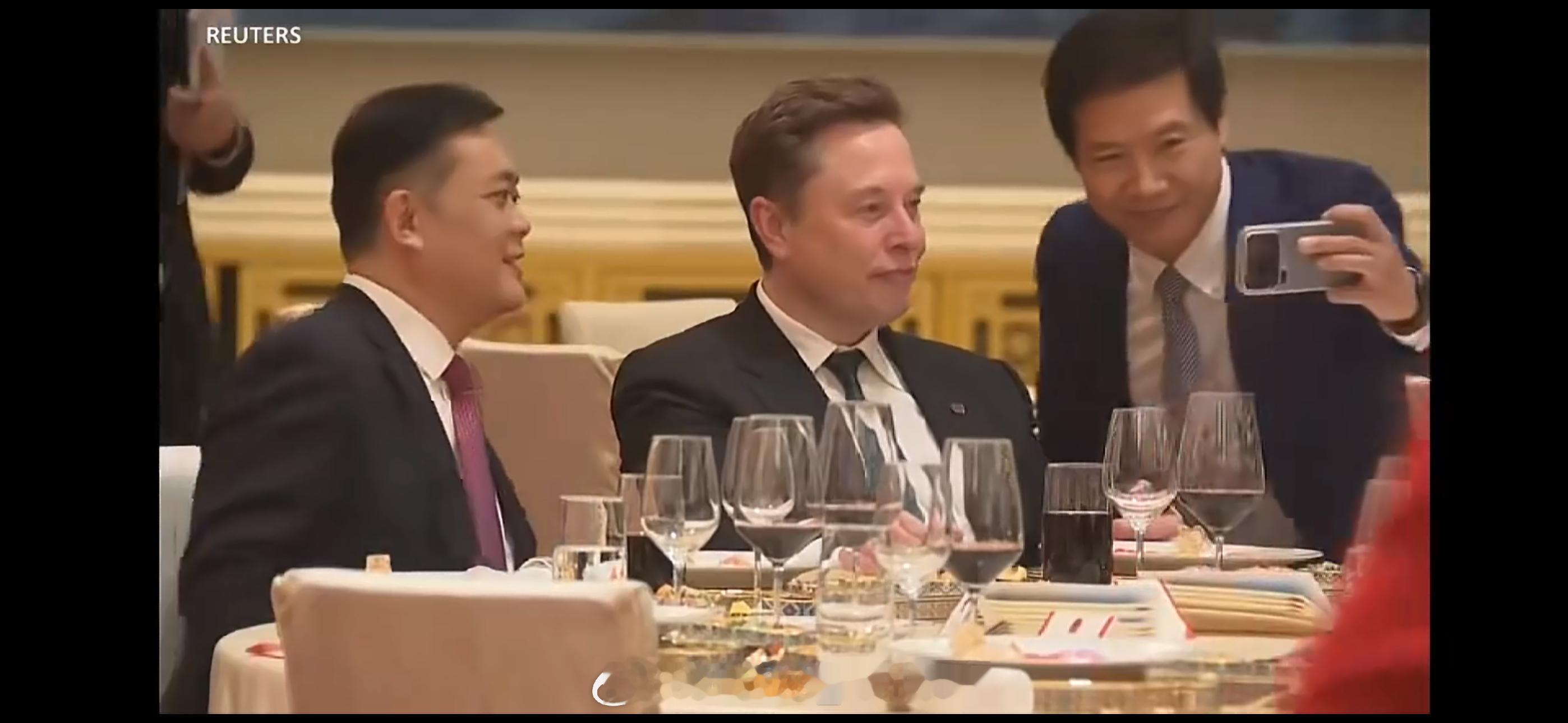 雷总第一句：Are u ok马斯克：ohhhh damn！ 