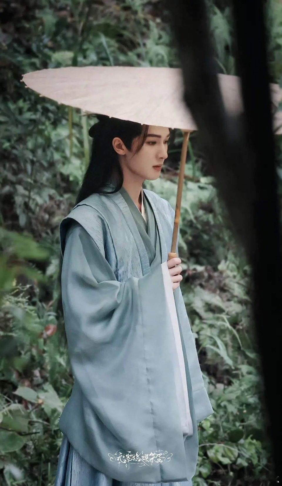 朱正廷不愧是选秀从几百人中莎出来的，这个颜值确实是没话说 ​​​