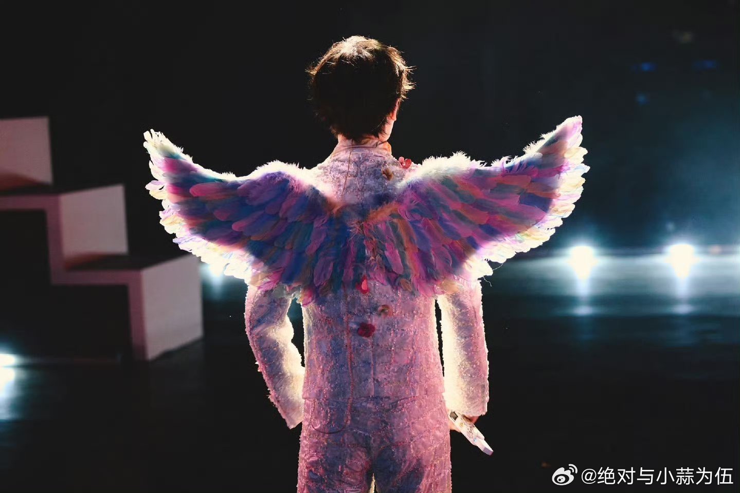 蒋敦豪炫舞皮肤哪买的救命！蒋敦豪一出场我以为QQ秀成真了，炫彩造型+小翅膀，妥妥