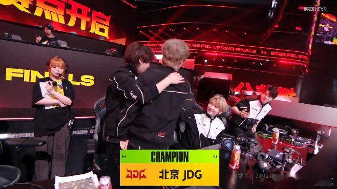 JDG最强歼灭小队冠军真的爽，JDG二比一拿下对局，状态在线打的看着就特别舒心带