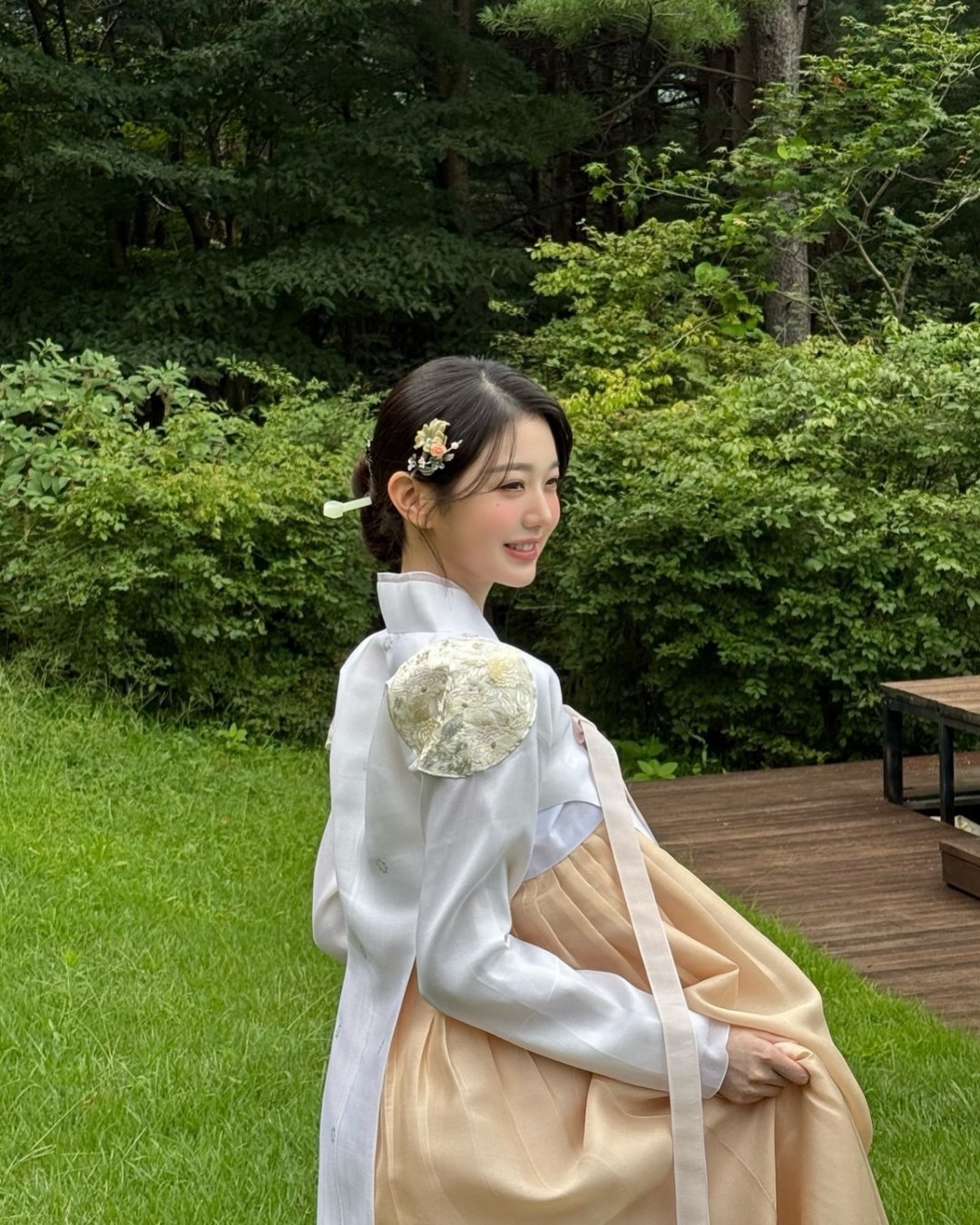 此生只为你挽红袖张元英