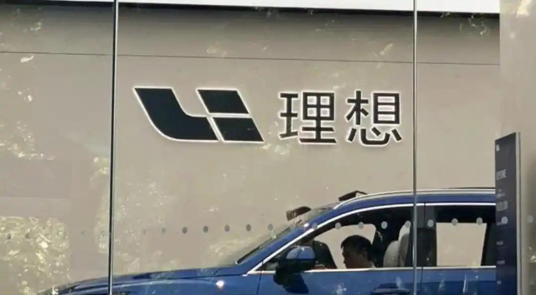 理想汽车CEO李想发文阐述技术自研观点。

他强调，主机厂深入研究电池核心技术，