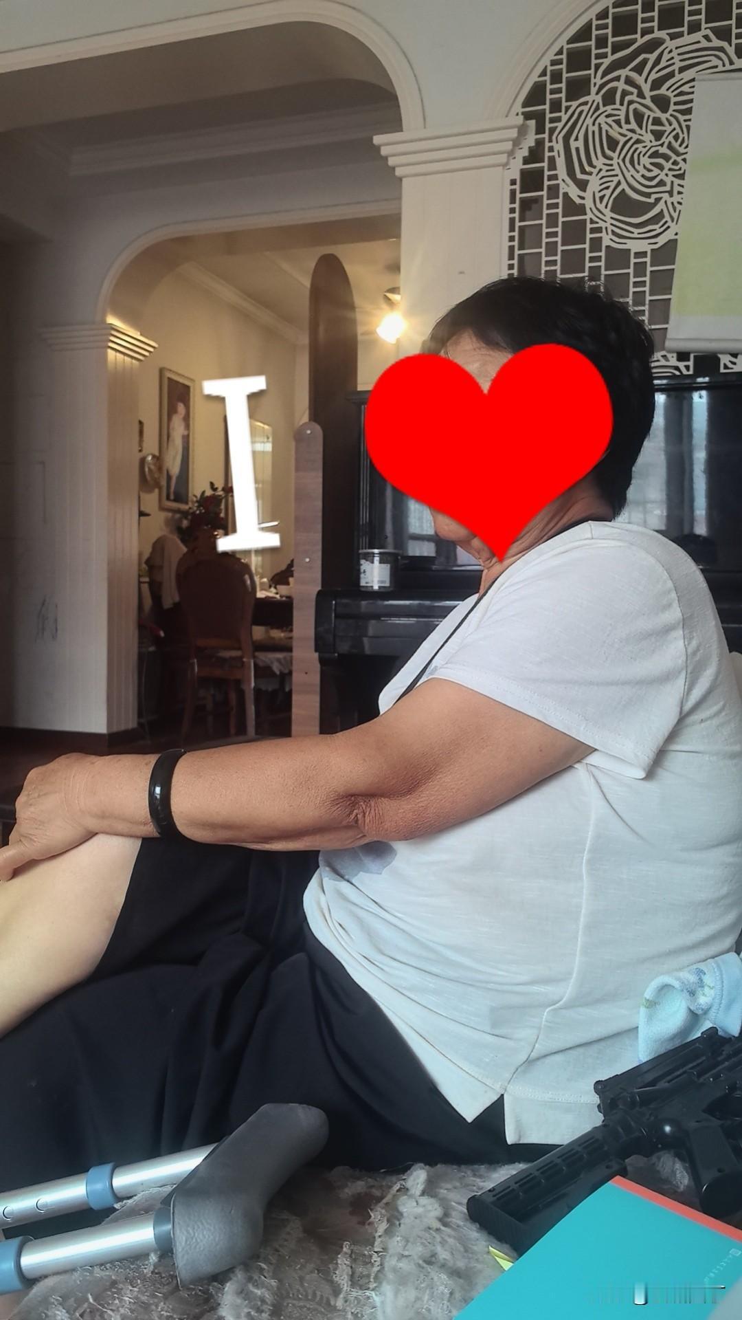 母亲坐在旁边一遍又一遍交代：“你啥都别干，也别嫌他干哩不中。赖好他给你弄口吃的，