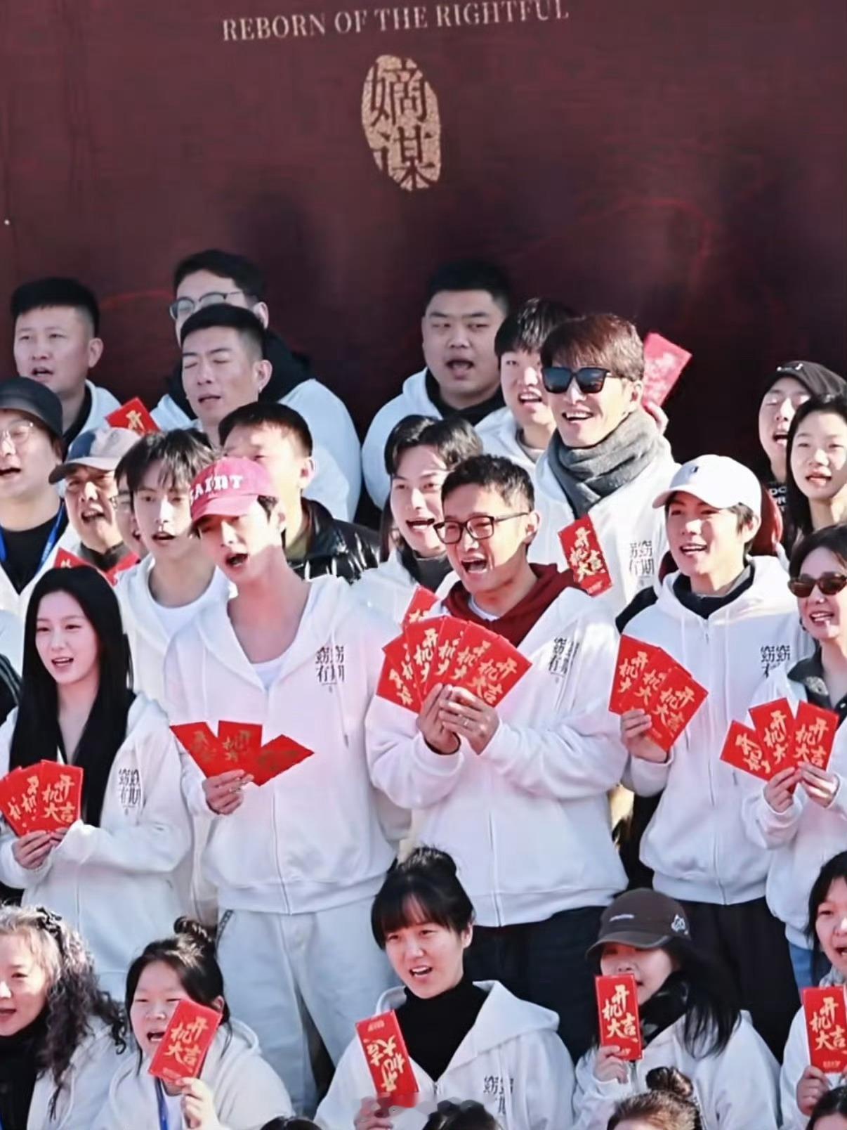 何与、包上恩、赵一博窈窈有期开机路透 