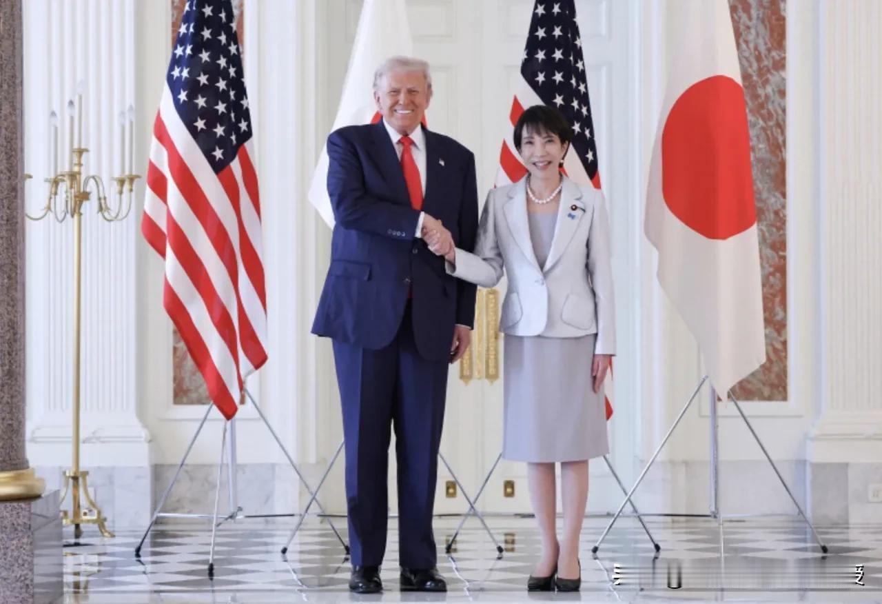 特朗普这次亚洲之行，脸上笑哈哈，但是心里总是有股说不上来的尴尬啊！马来西亚总理和