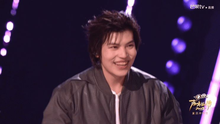 第一次见选手和评委差点打起来别的音综选手都唯唯诺诺，就夏哲轩敢直接硬刚评委声鸣远