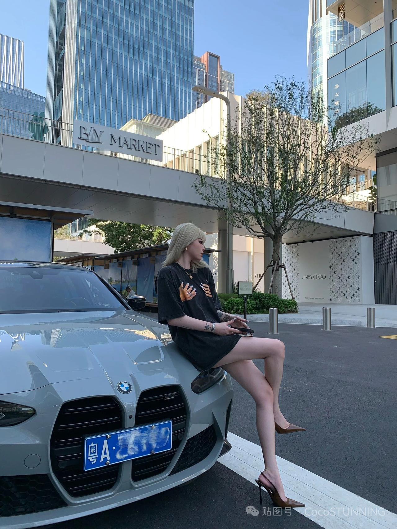 这衣服也就是人家广州这种大城市能穿，如果在我们这种小地方，谁敢穿这种衣服，你要是