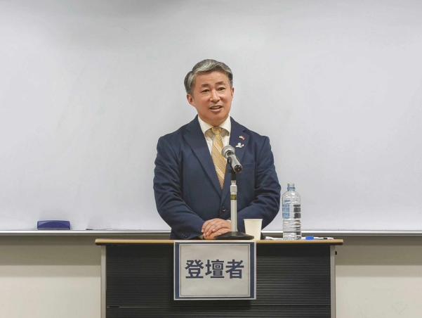 “日本已经成为反华、厌华的世界冠军。”
9月24日，中国驻大阪总领事薛剑在大阪举