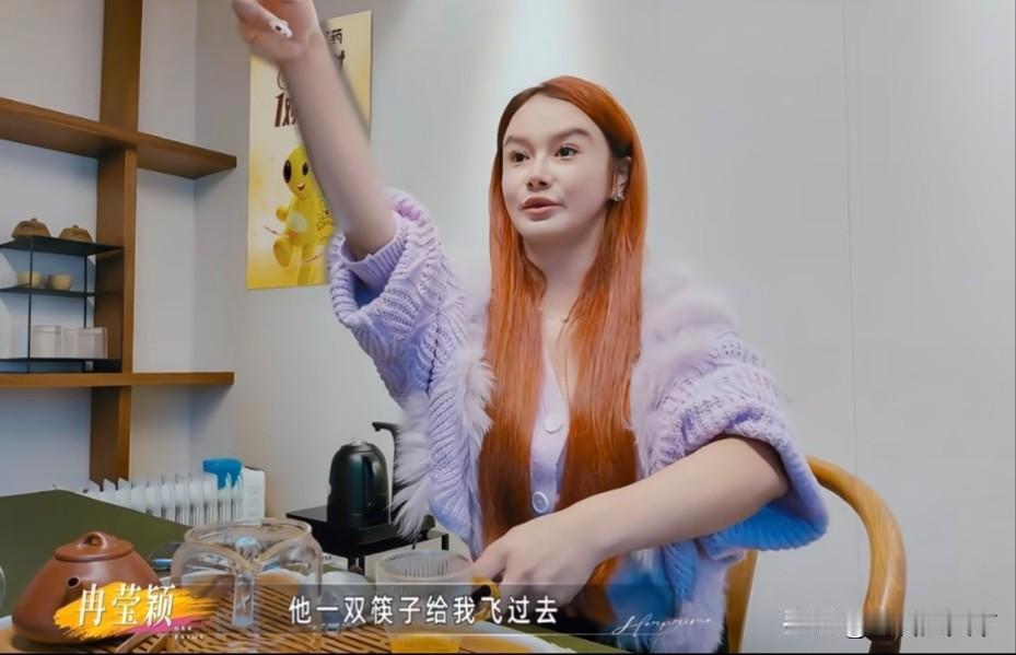 通过对比邹市明丈母娘十几年前上节目时候的面相，我发现冉宝颖应该没怎么整过容，最起