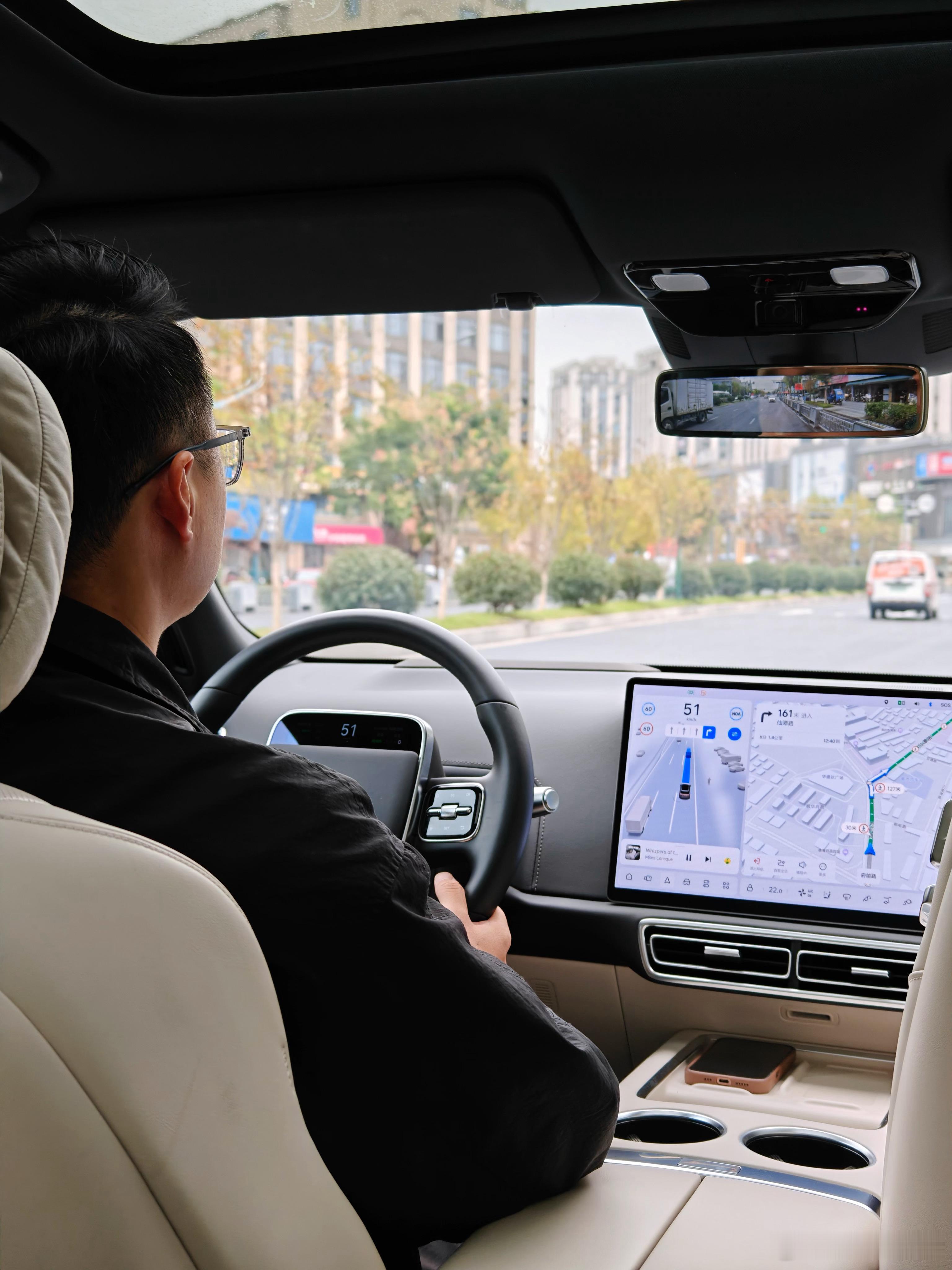 理想同学带我来了新市古镇，吃了一碗生日面[微笑]  ​​​