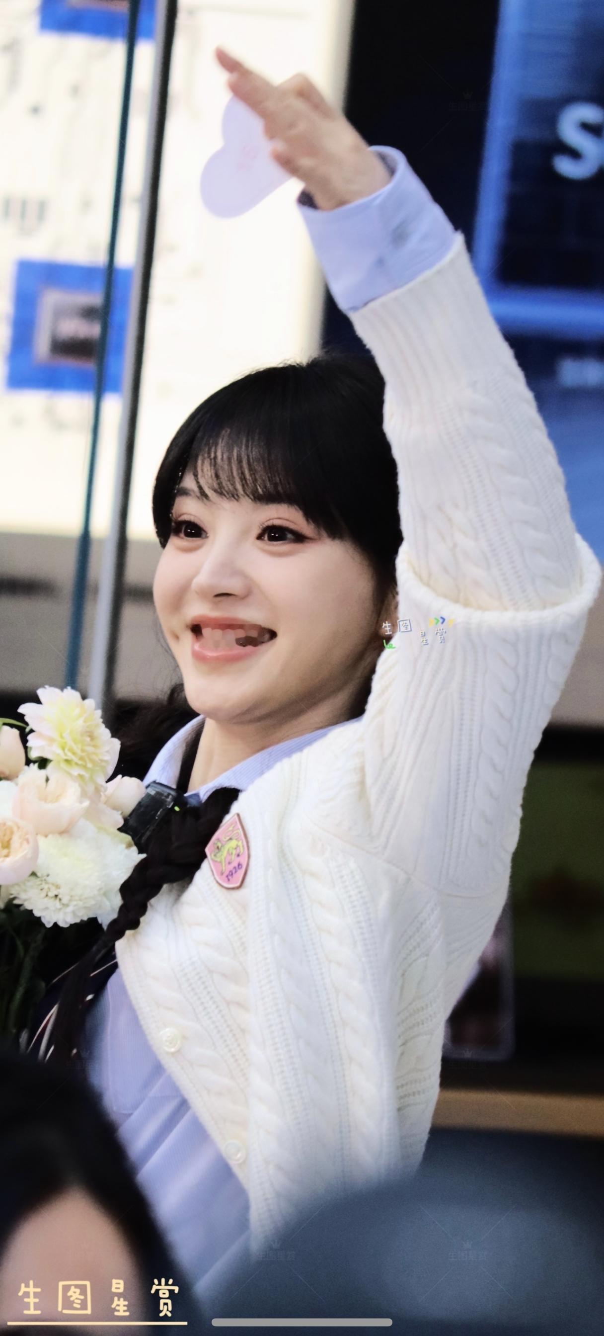 小田学姐小猫敬礼！可甜可甜的