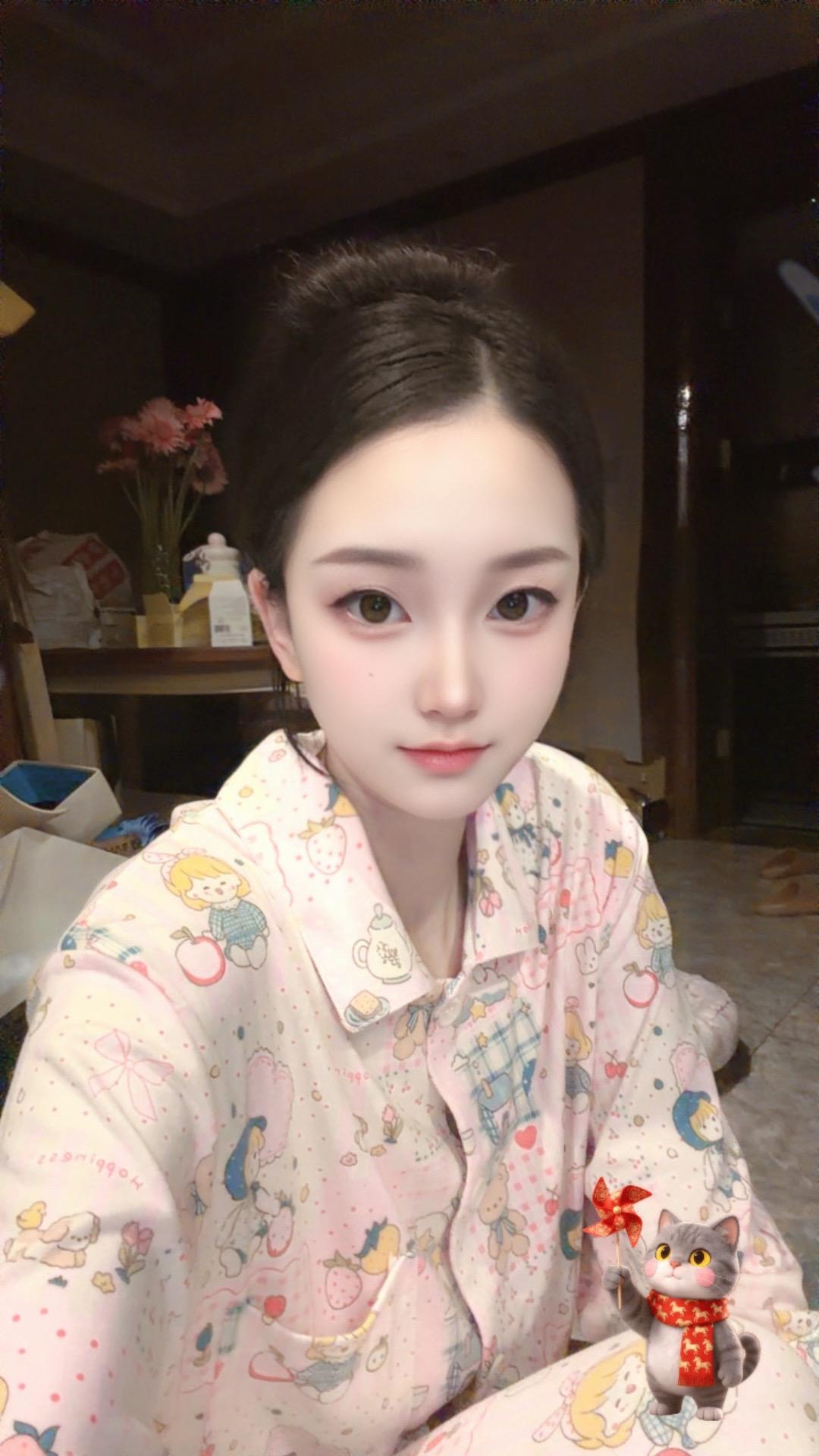 何止对你半分真