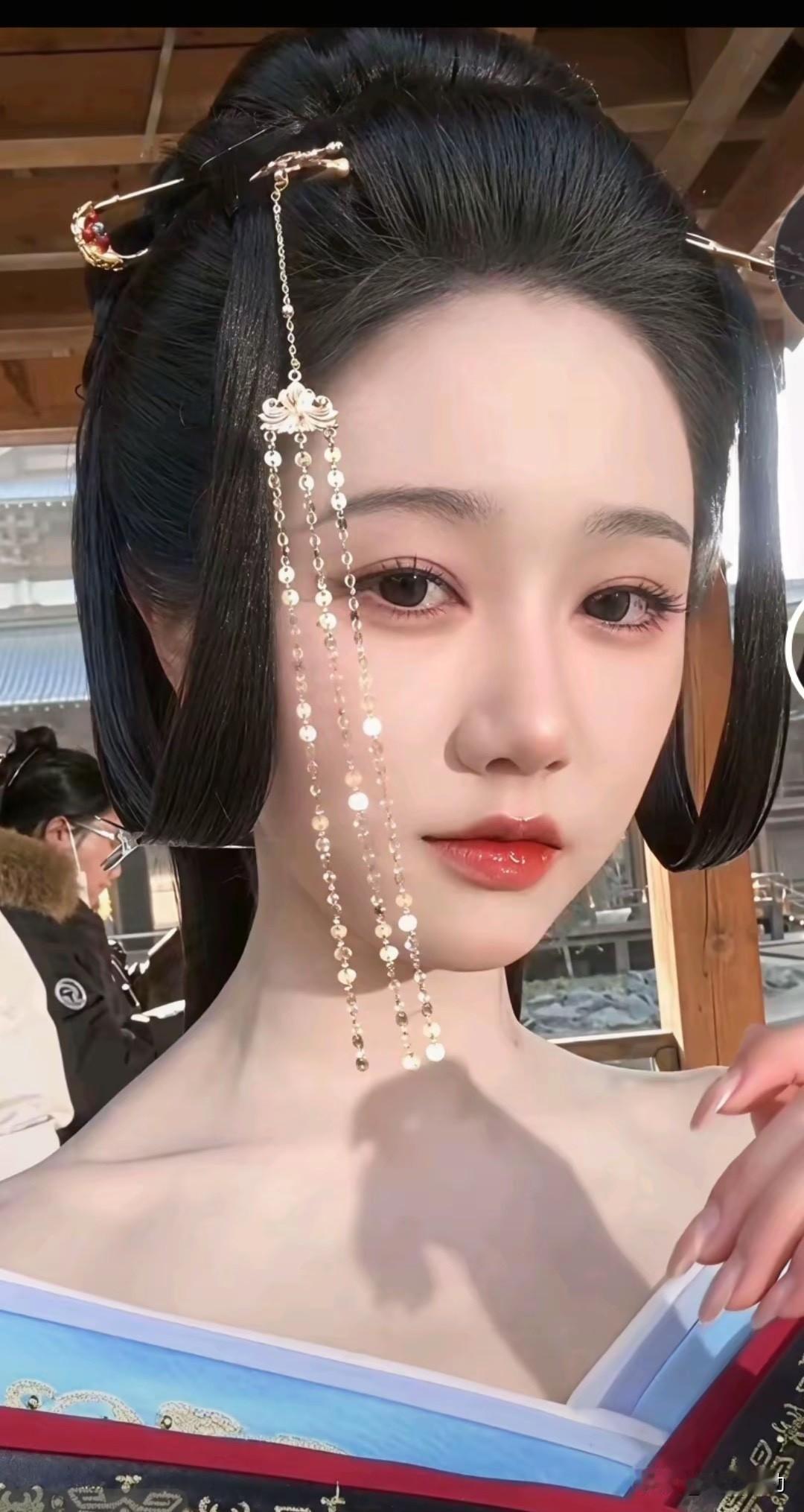 从破产富家千金到短剧顶流！“岳妲己”的逆袭太绝了！谁懂啊，短剧纯欲天花板——岳雨