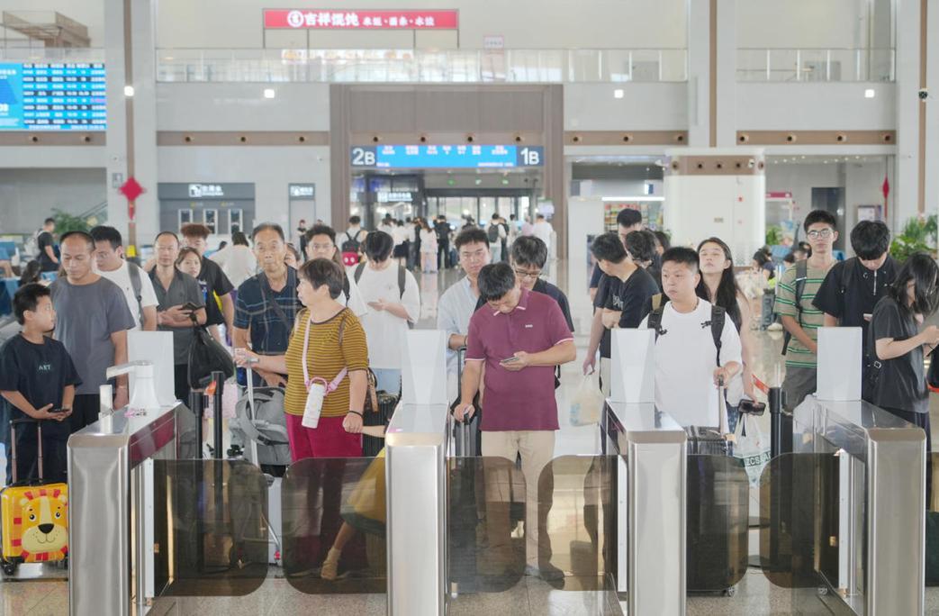 杭温高铁横店站两周年到发635万人次，78列动车如何带火一城？
9月6日，杭温高