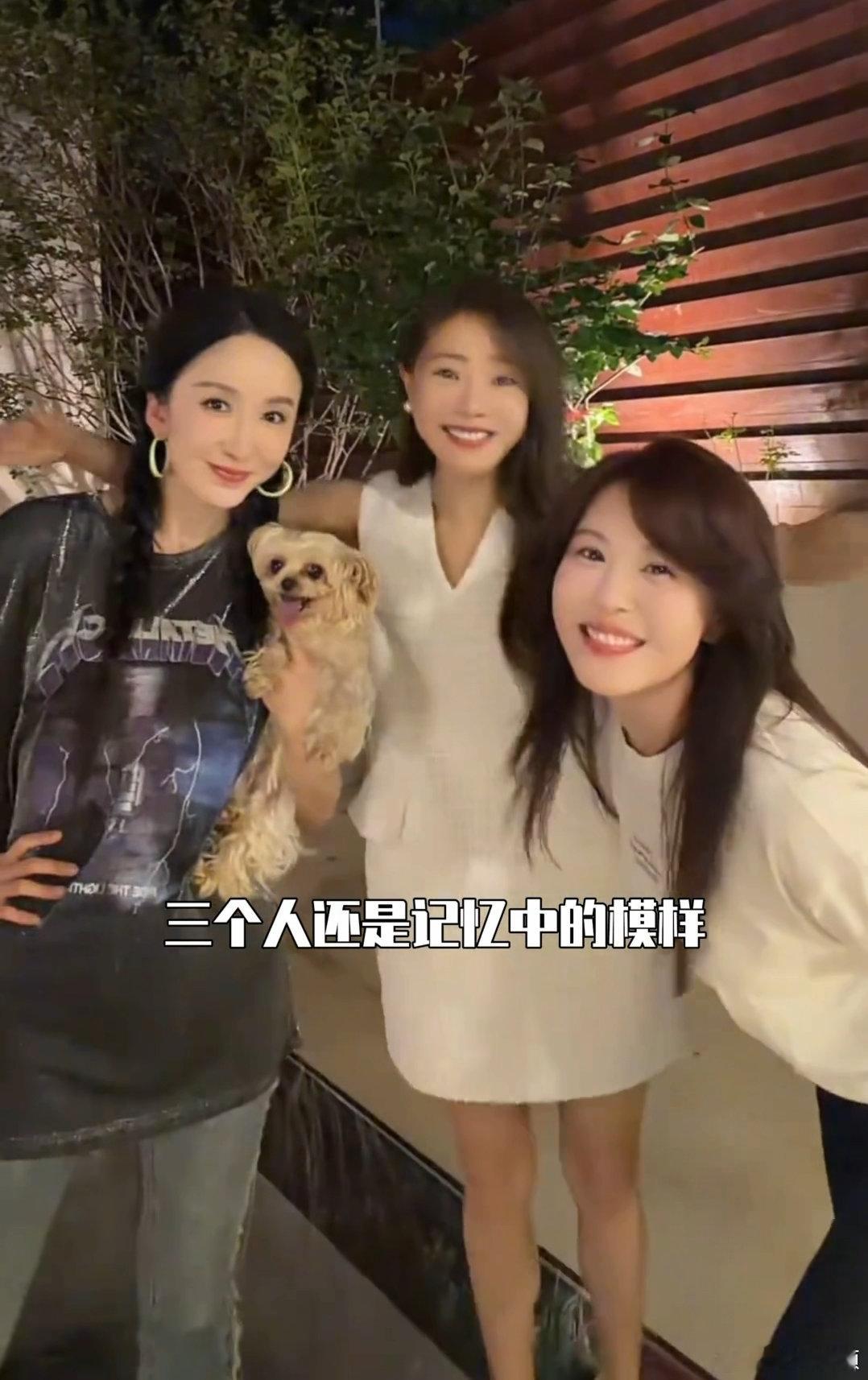 娄艺潇李金铭邓家佳合体梦回海南度假小分队笑称海南度假小分队线下集结完毕✨娄艺潇李