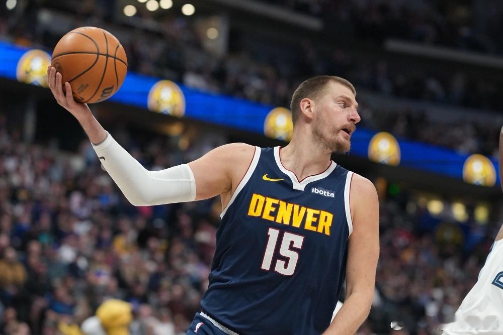 约基奇刷新一项历史纪录掘金136-119击败灰熊，约基奇出战31分钟，8投5中，