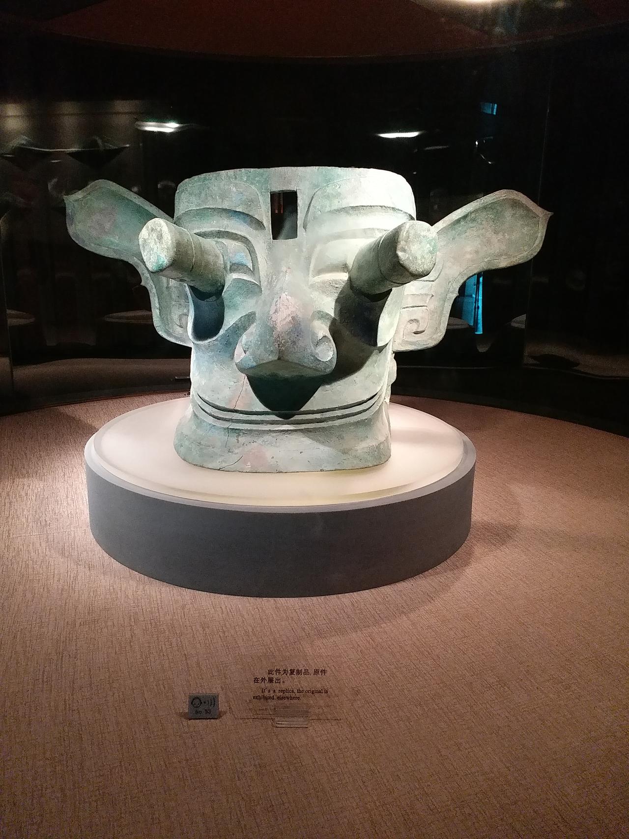 上联：人不可貌相
下联：事须经久察
不管是人或者事，都不可只看表面，还是需要更深