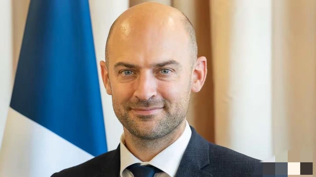 2月3日，法国外长让-诺埃尔·巴罗向媒体表态称，“我认为，俄罗斯应当放弃其强硬的