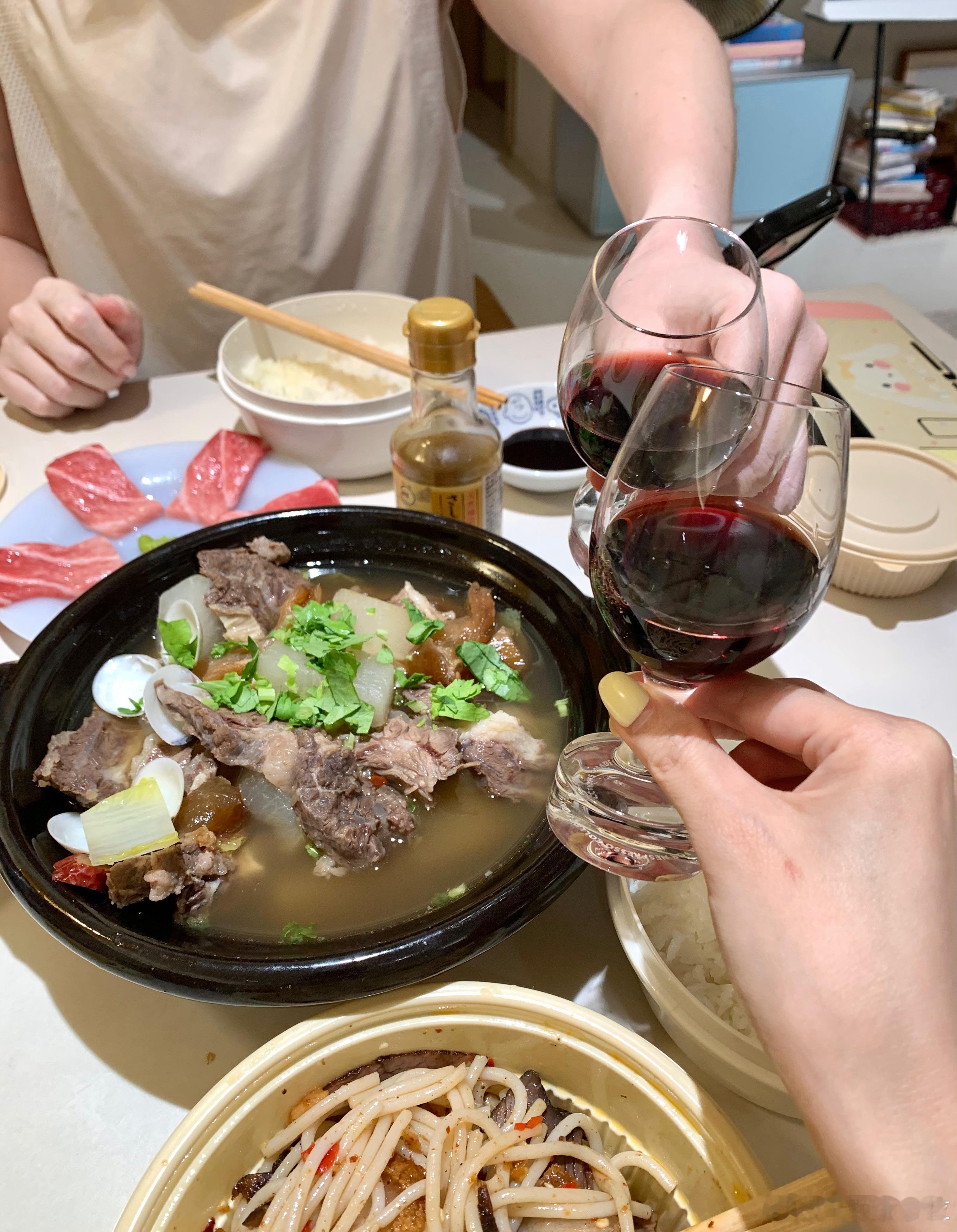 和小张续个小酒～  已婚无孩的生活多过一天赚一天🫶🏻 