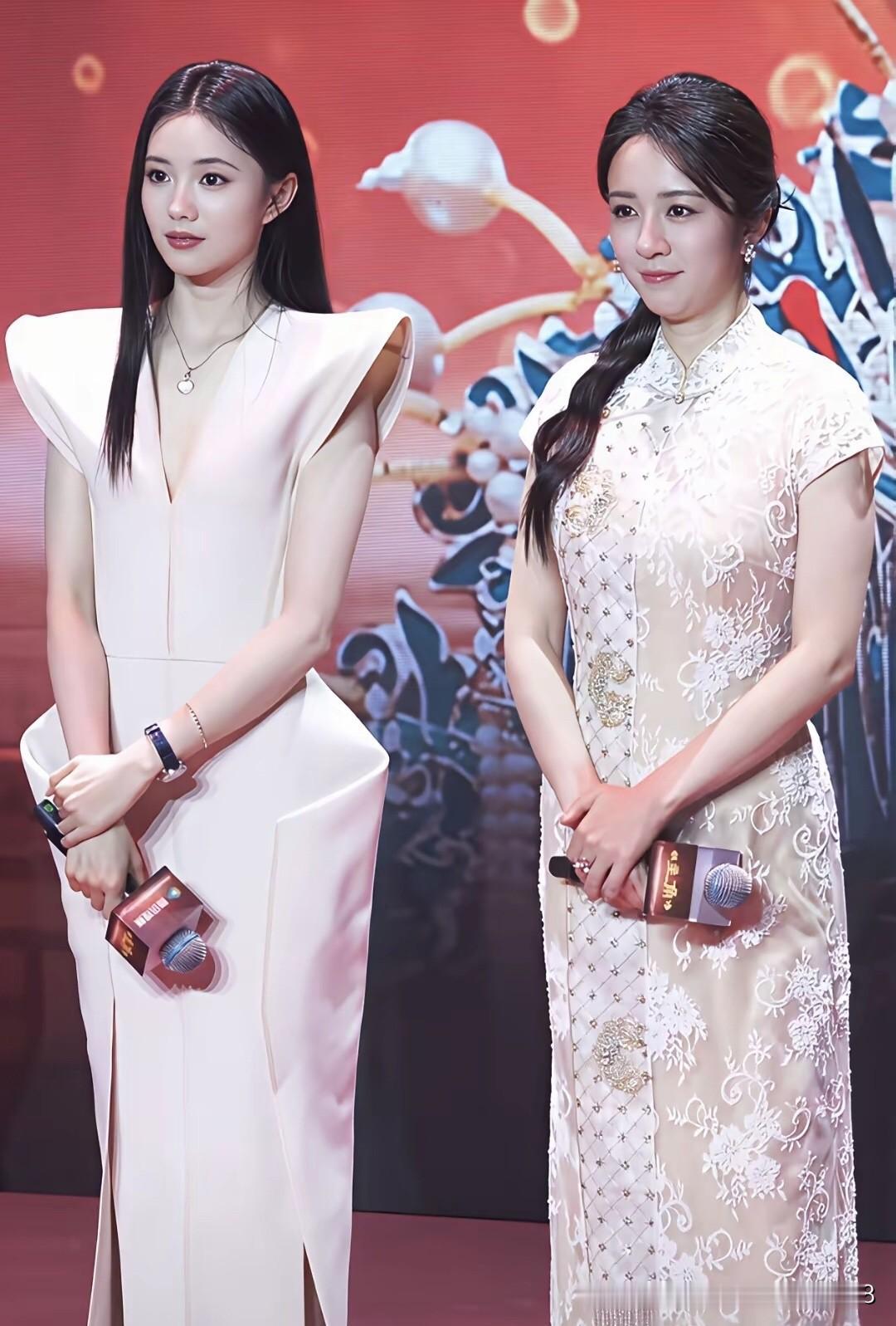 单看刘浩存，长相是挺标致的，很阳光的一个女演员，可当她跟王晓晨站在一起合影时，还
