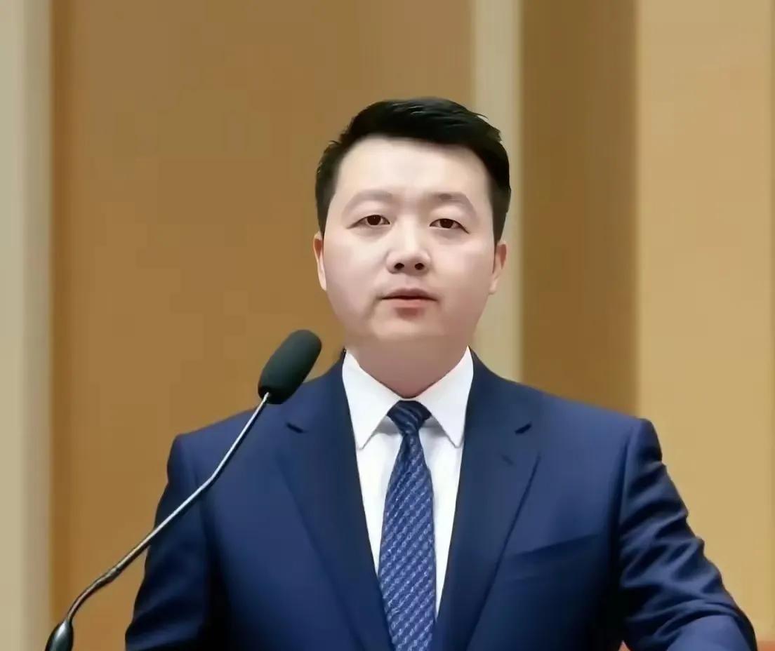罗鸿说要取消私生子继承权，

网上吵翻了，

法院真能这么判？

这事其实挺简单