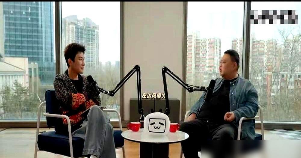 岳云鹏能在春晚上当着14亿人嘴瓢，全靠旁边站着个孙越。没有他，小岳岳得当场被干沉