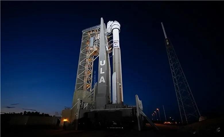 美国波音公司不容易啊！
近期波音飞机安全事故频发。
为了证明自己还可以。
坚持送