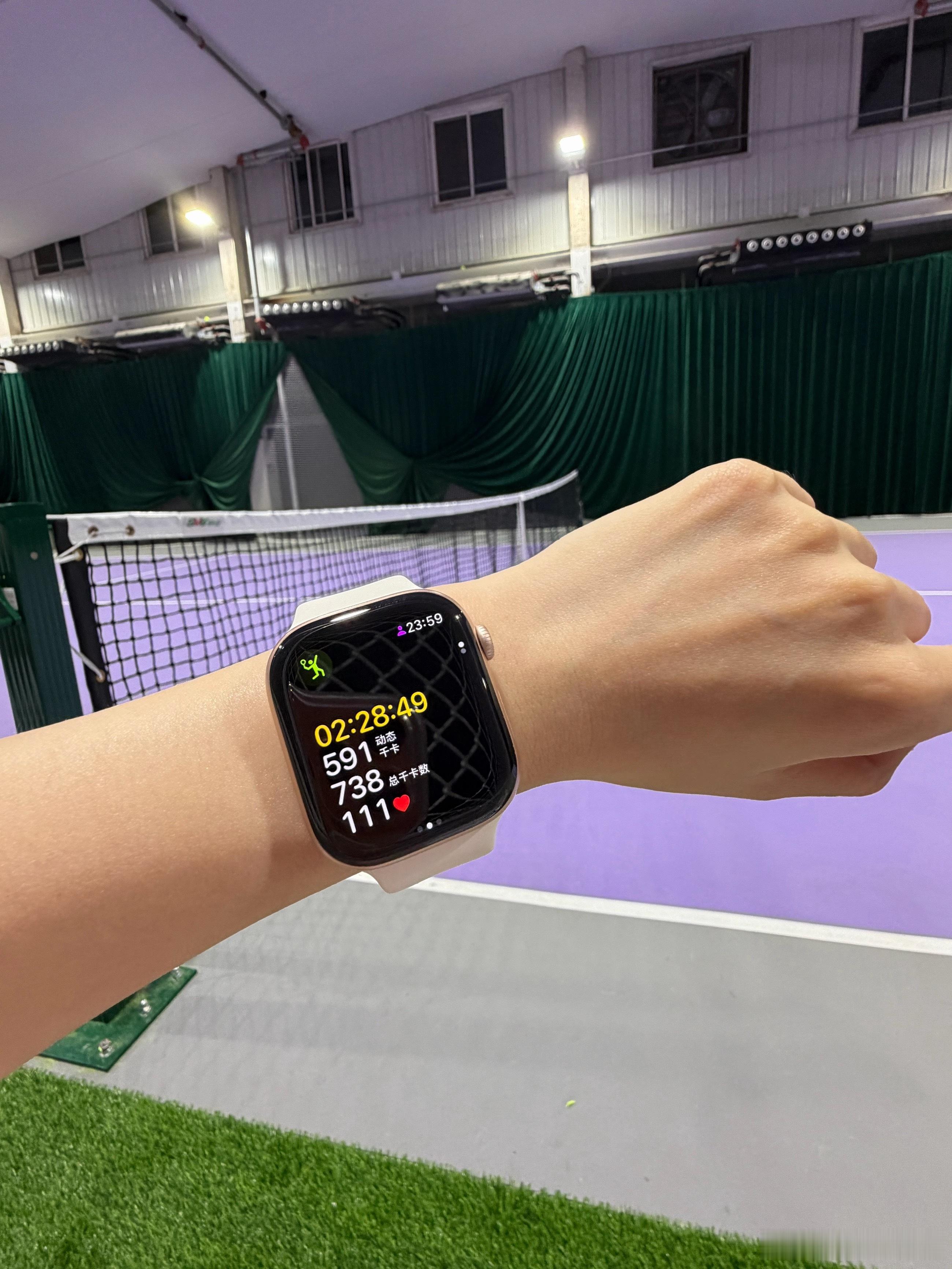 怎么说呢，网球🎾打到夜里12:00的确实少见球技一般，就是有点上瘾了宇儿的运动