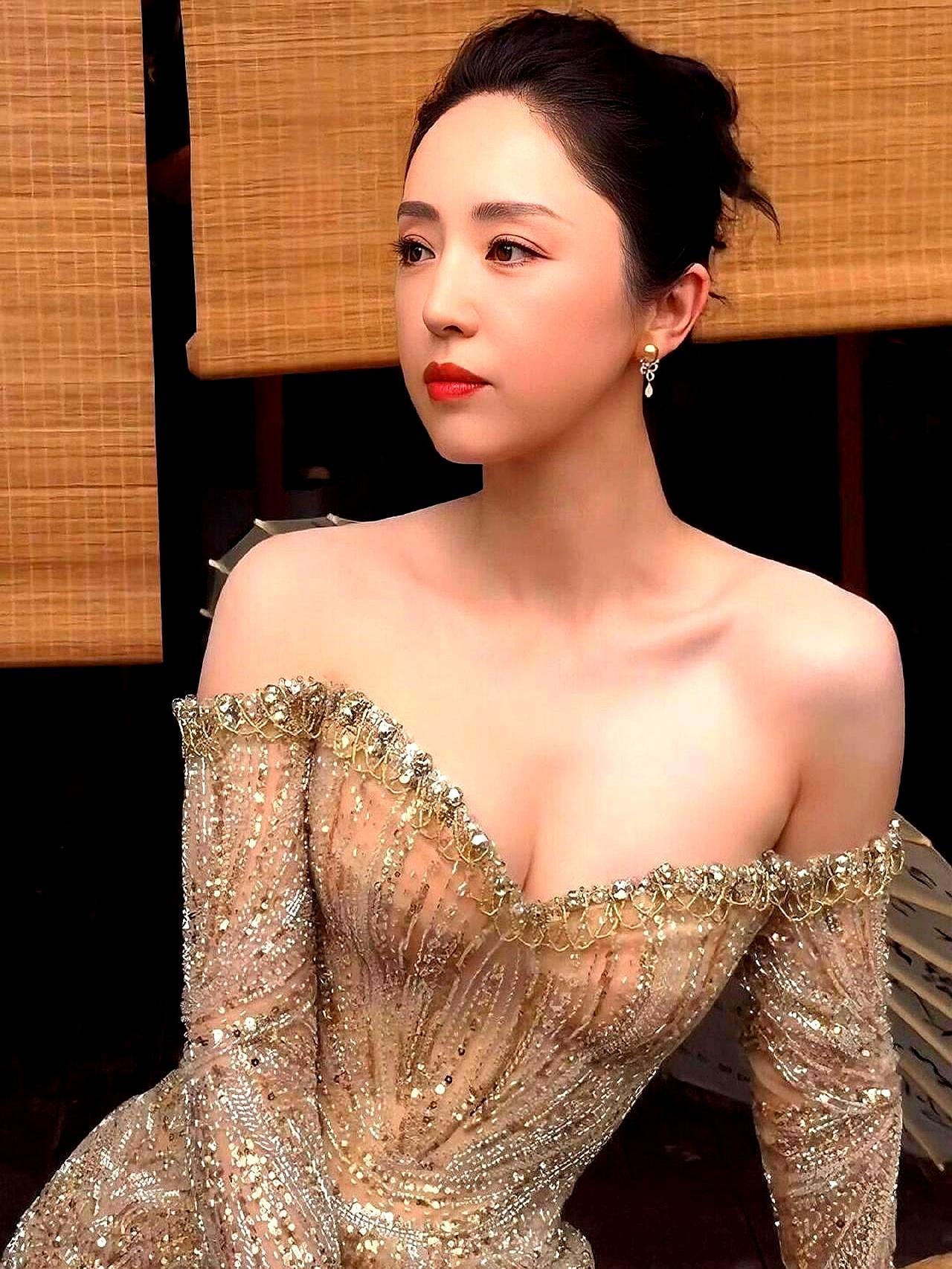 别以为领了离婚证，就能和前任的烂事彻底撇清。
 
董璇2019年就和高云翔离了婚