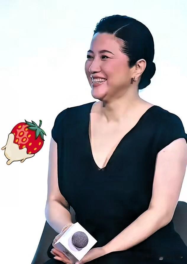 我问闺蜜，
为什么颜丙燕52岁了还要恋爱，
闺蜜翻了我一眼说，那是因为明星工作好