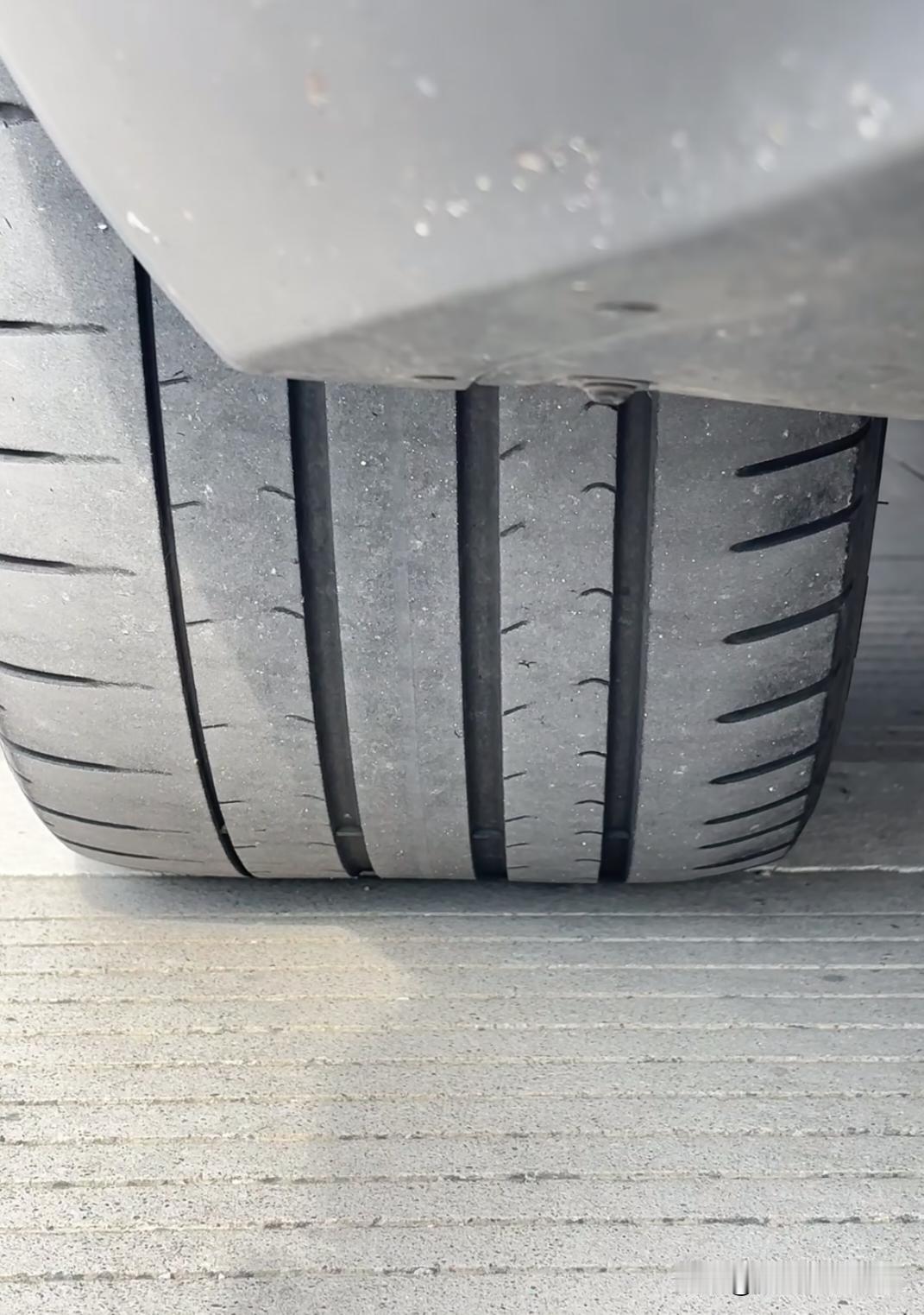 换胎还是再跑跑
现在3年了，6.5万公里， 原厂P ZERO 轮胎，是再开开，还
