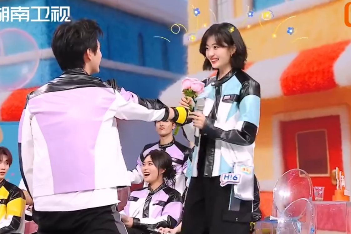 陈飞宇抱孙千救命！陈飞宇抱孙千的瞬间，我的心都要化了！剧里剧外都这么甜，正片必须