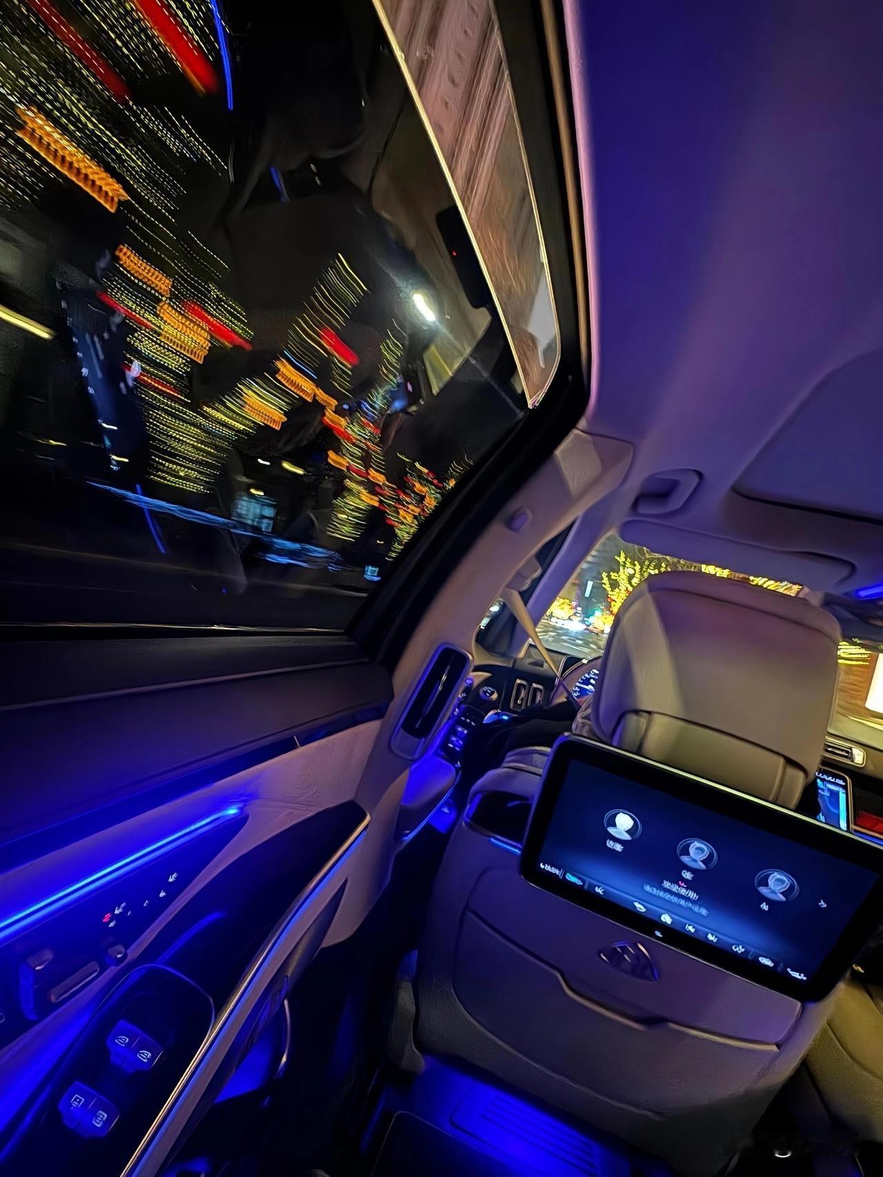 落款应是亭亭常青树 我想青春这首诗，提笔应是茂茂长安花我想成长这支歌，旋律应是葱