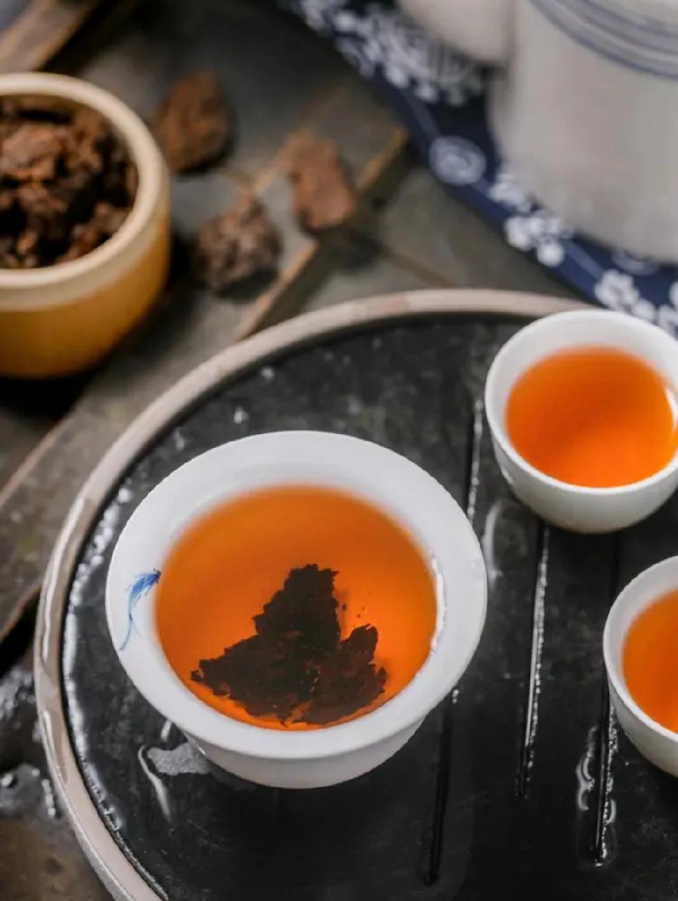 黑茶本身是有一定价值的饮品，富含多种营养成分，像茶多酚、咖啡碱等，有降脂、抗氧化