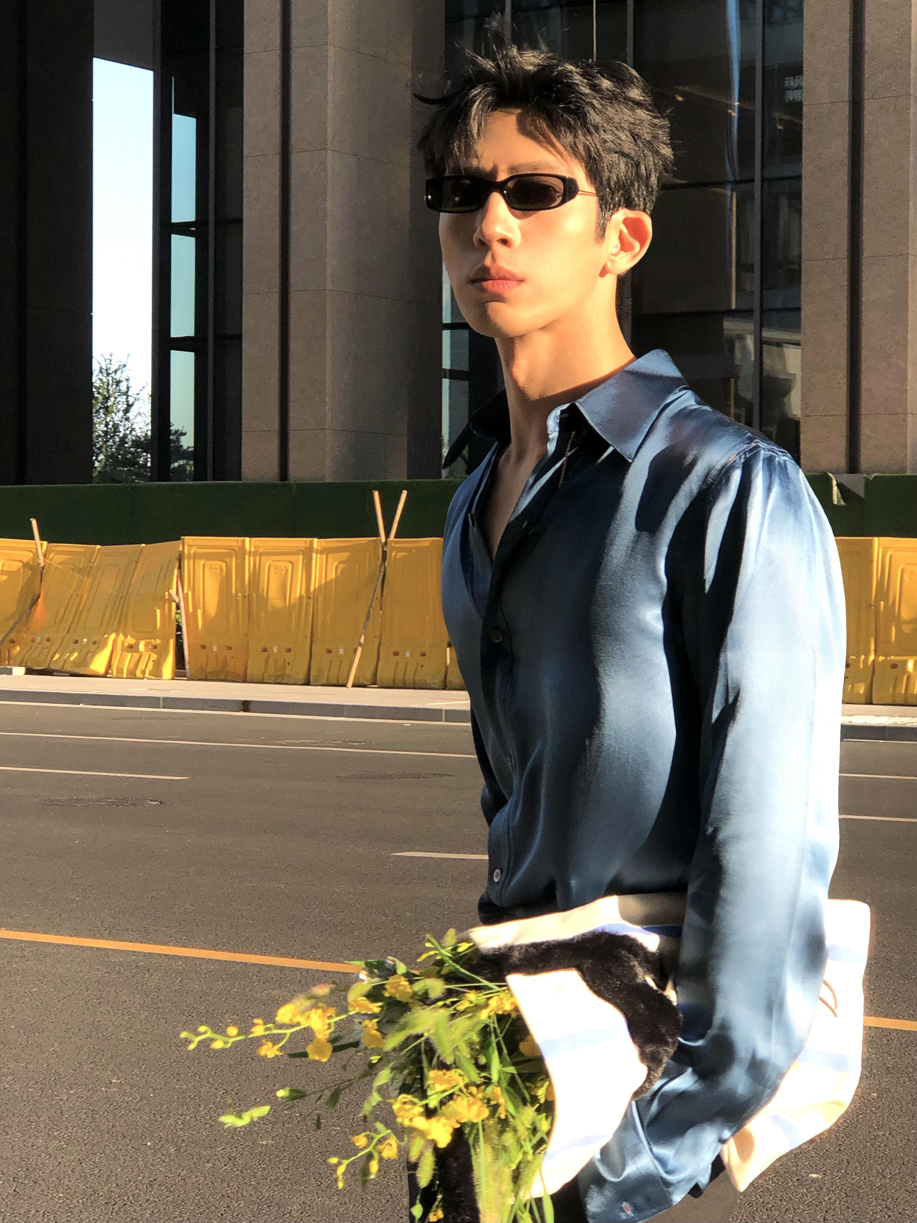井柏然/明星壁纸/锁屏壁纸/壁纸推荐/高清壁纸世间所有不尽人意之事，全靠硬扛。接