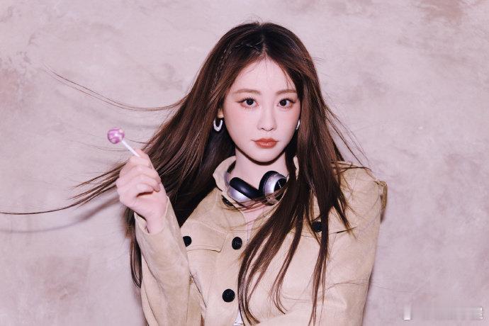 祝绪丹的真诚拿得出手周五晚高疯内娱宝藏女孩祝绪丹！对谁都掏心掏肺的真诚，节目里一