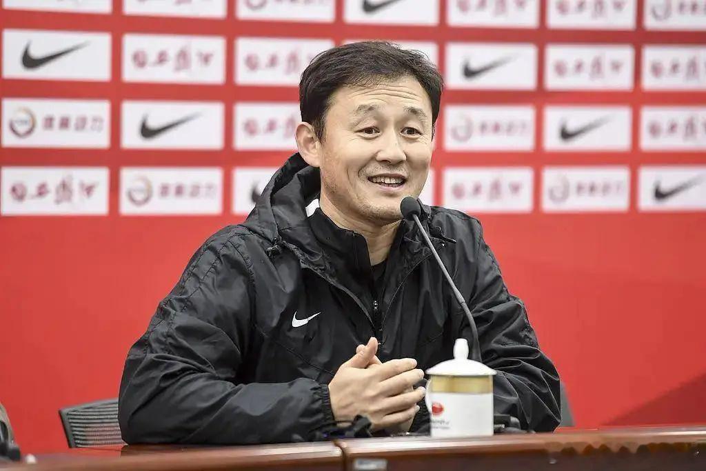 孙继海向学员索赔266万！名记：他太单纯可爱 还像踢球时一样硬刚在孙继海的嗨球少