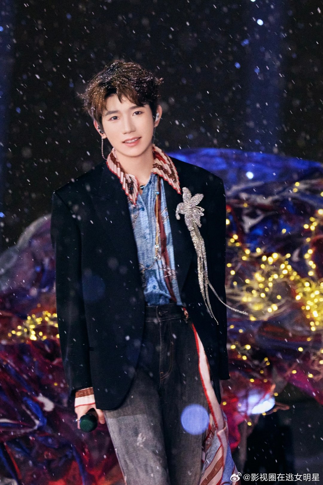 王源北京跨年唱牧童王源牧童跨年舞台王源北京跨年唱牧童 